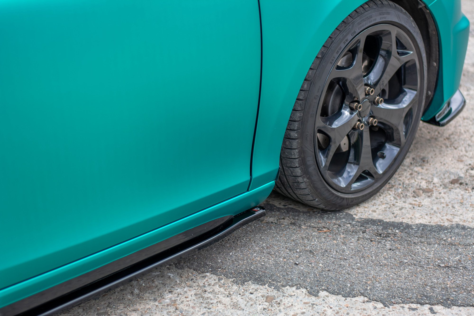 pol_po_SIDE-SKIRTS-DIFFUSERS-Volvo-V40-R-design-8672_2 pol_po_SIDE-SKIRTS-DIFFUSERS-Volvo-V40-R-design-8672_2