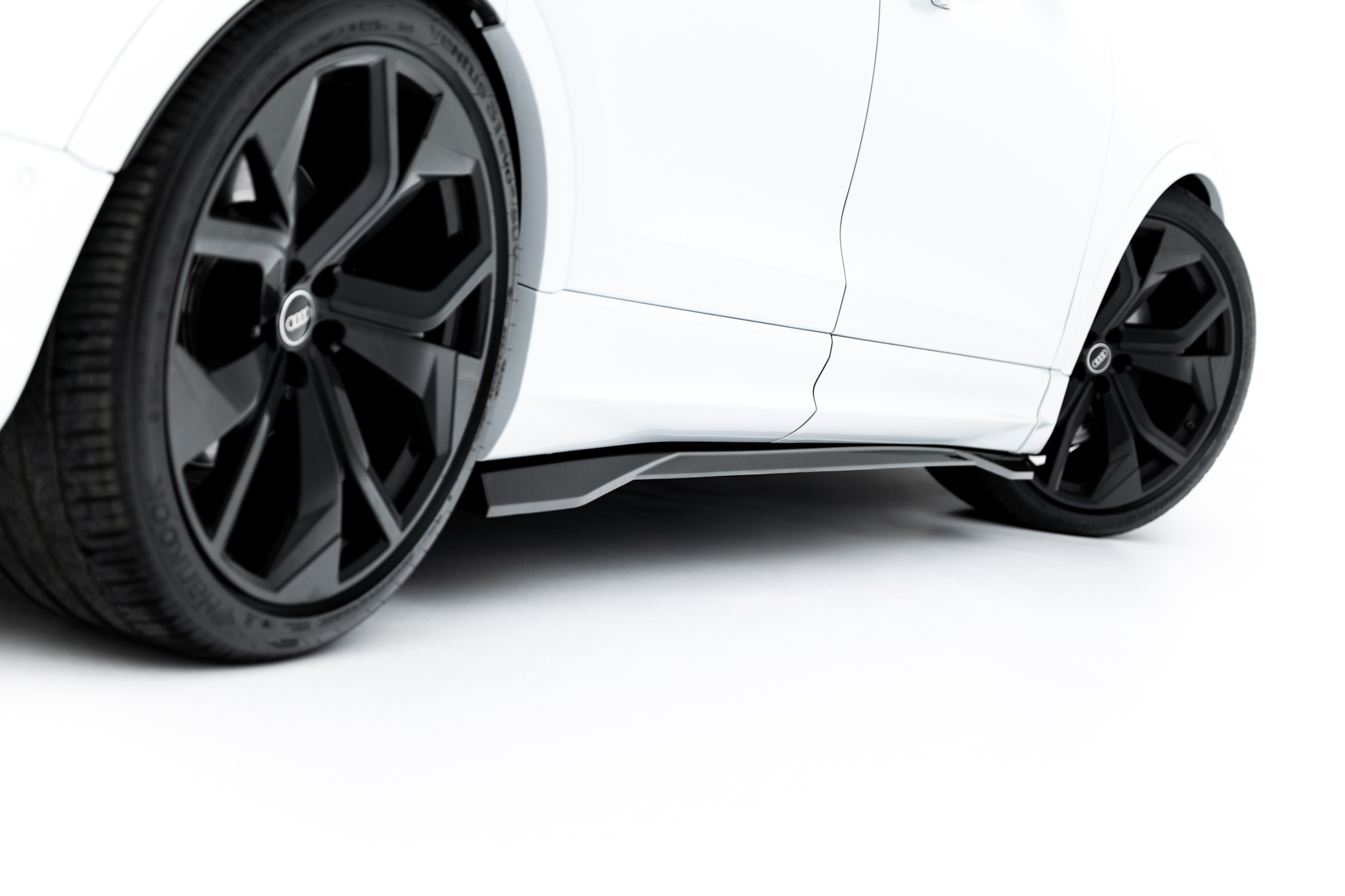 pol_po_Set-of-Prepreg-Carbon-Splitters-Audi-RSQ8-Mk1-20170_11 pol_po_Set-of-Prepreg-Carbon-Splitters-Audi-RSQ8-Mk1-20170_11