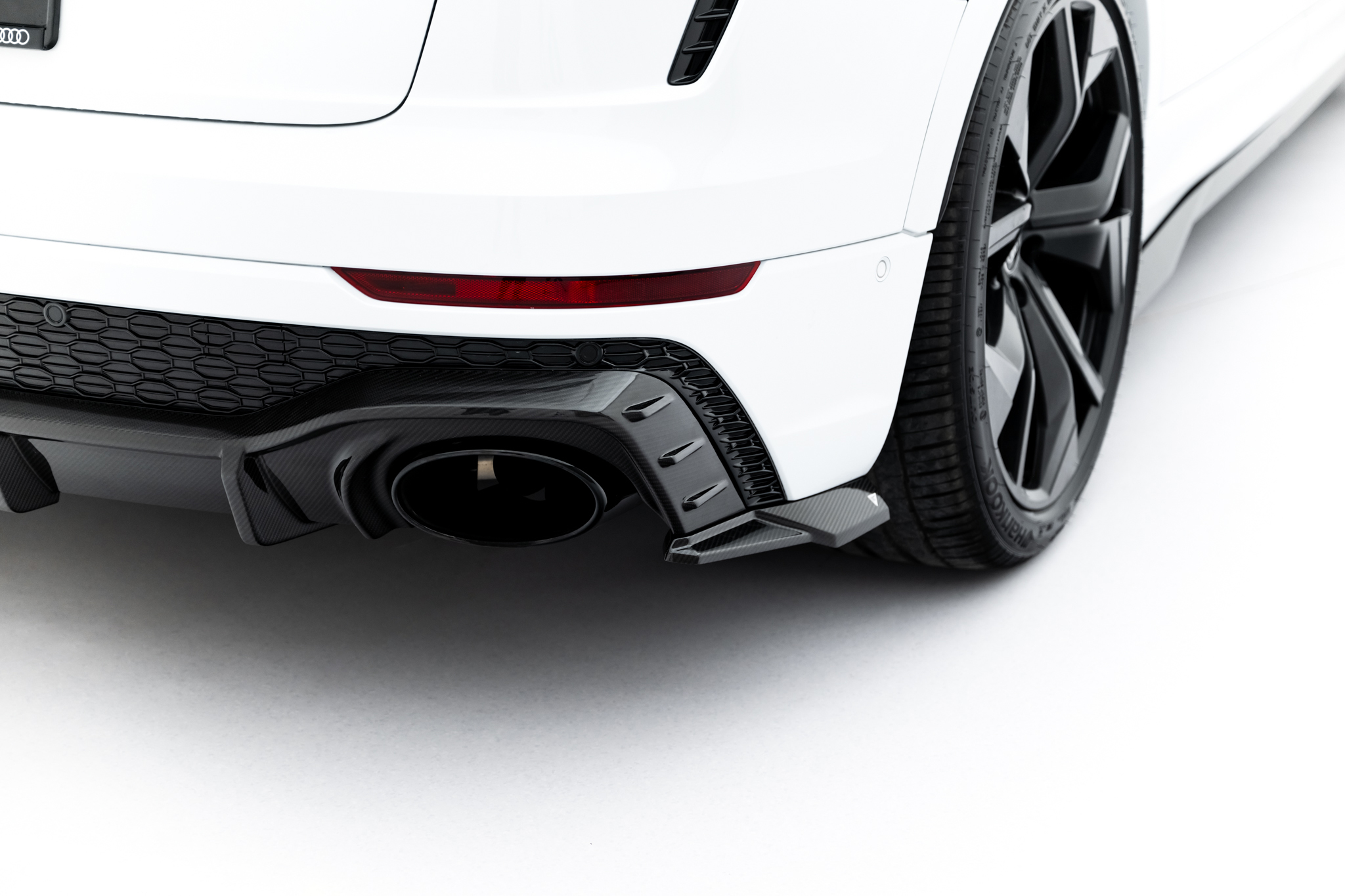 pol_po_Set-of-Prepreg-Carbon-Splitters-Audi-RSQ8-Mk1-20170_18 pol_po_Set-of-Prepreg-Carbon-Splitters-Audi-RSQ8-Mk1-20170_18
