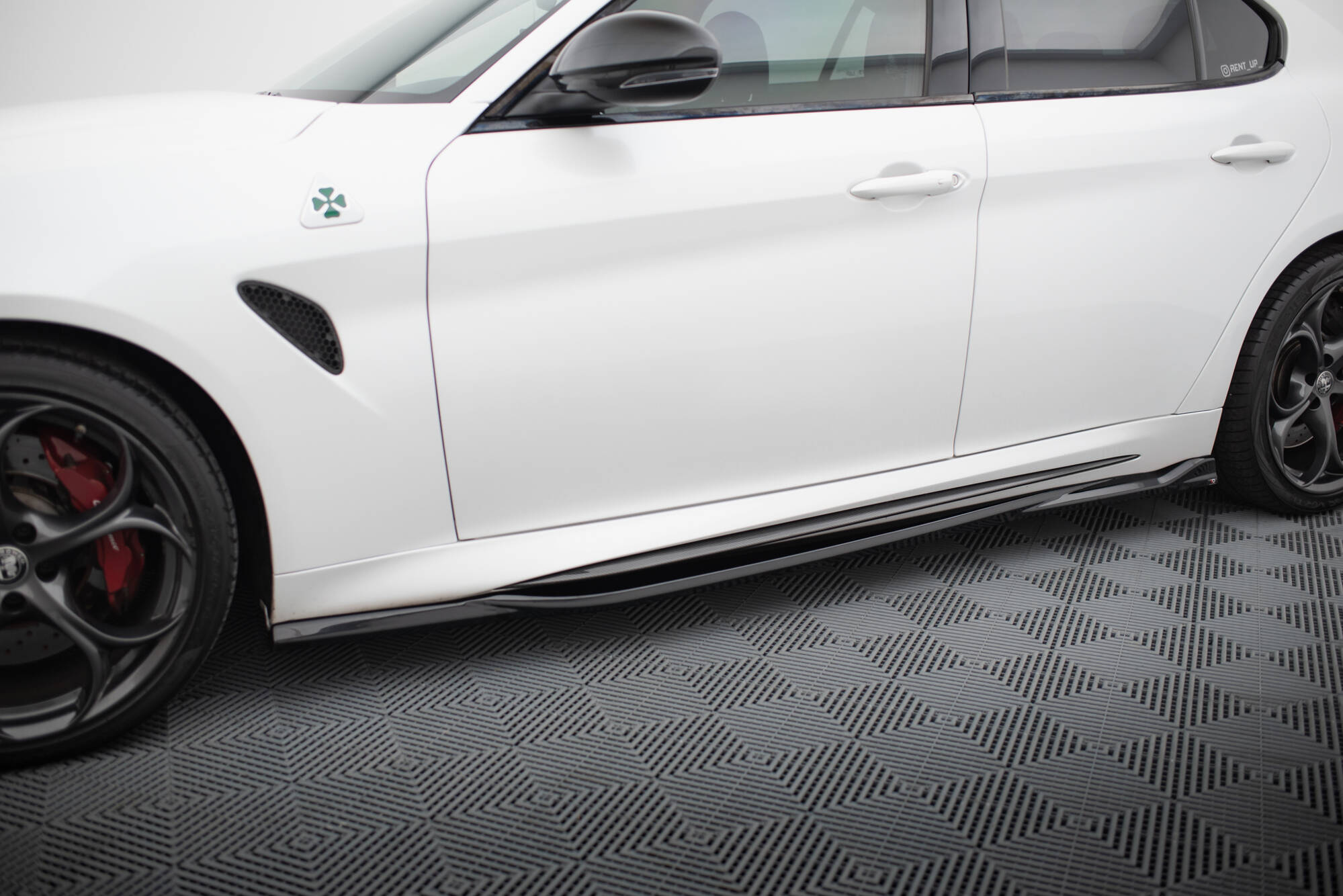pol_po_Set-of-Splitters-Alfa-Romeo-Giulia-Quadrifoglio-22130_13 pol_po_Set-of-Splitters-Alfa-Romeo-Giulia-Quadrifoglio-22130_13