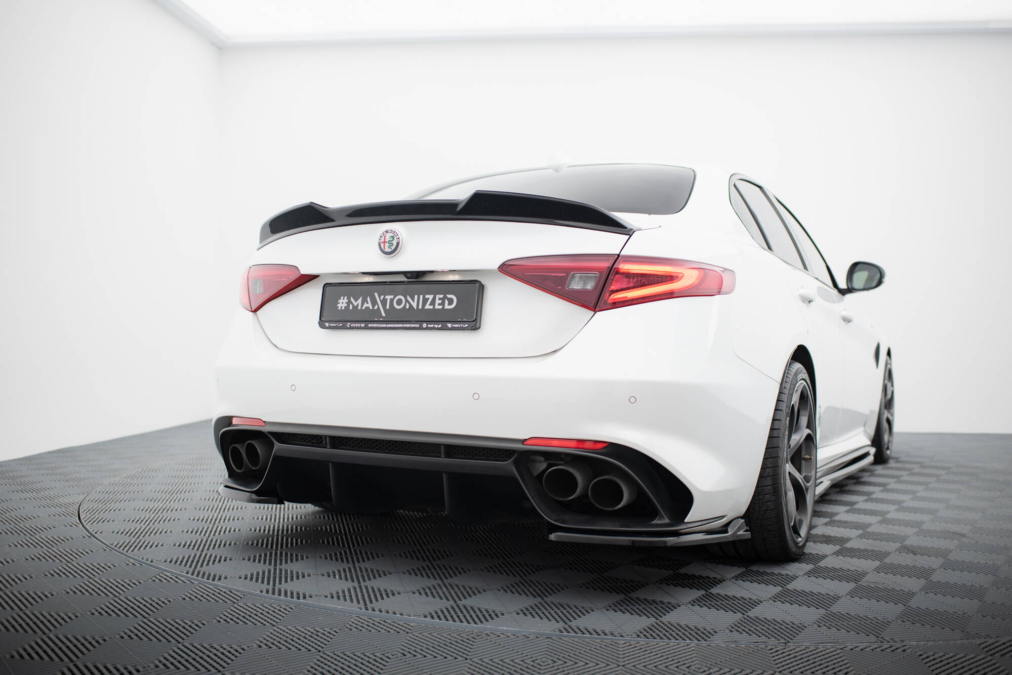 pol_po_Set-of-Splitters-Alfa-Romeo-Giulia-Quadrifoglio-22130_17 pol_po_Set-of-Splitters-Alfa-Romeo-Giulia-Quadrifoglio-22130_17