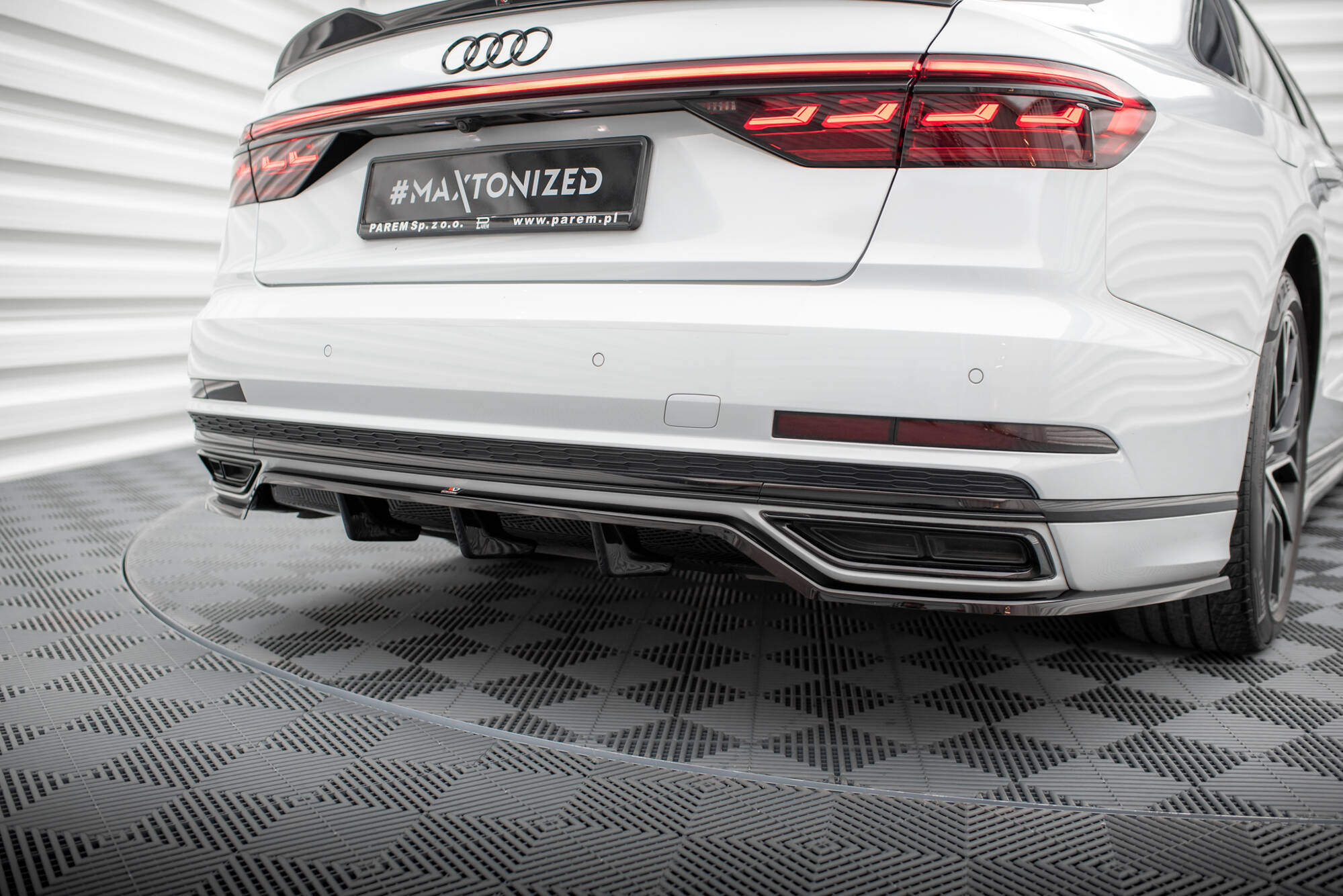pol_po_Set-of-Splitters-Audi-A8-S-Line-D5-21263_12 pol_po_Set-of-Splitters-Audi-A8-S-Line-D5-21263_12