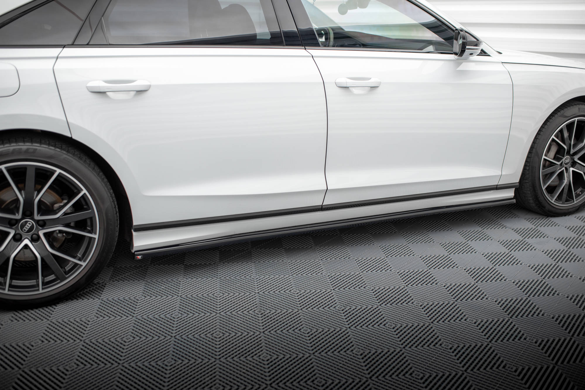 pol_po_Set-of-Splitters-Audi-A8-S-Line-D5-21263_20 pol_po_Set-of-Splitters-Audi-A8-S-Line-D5-21263_20