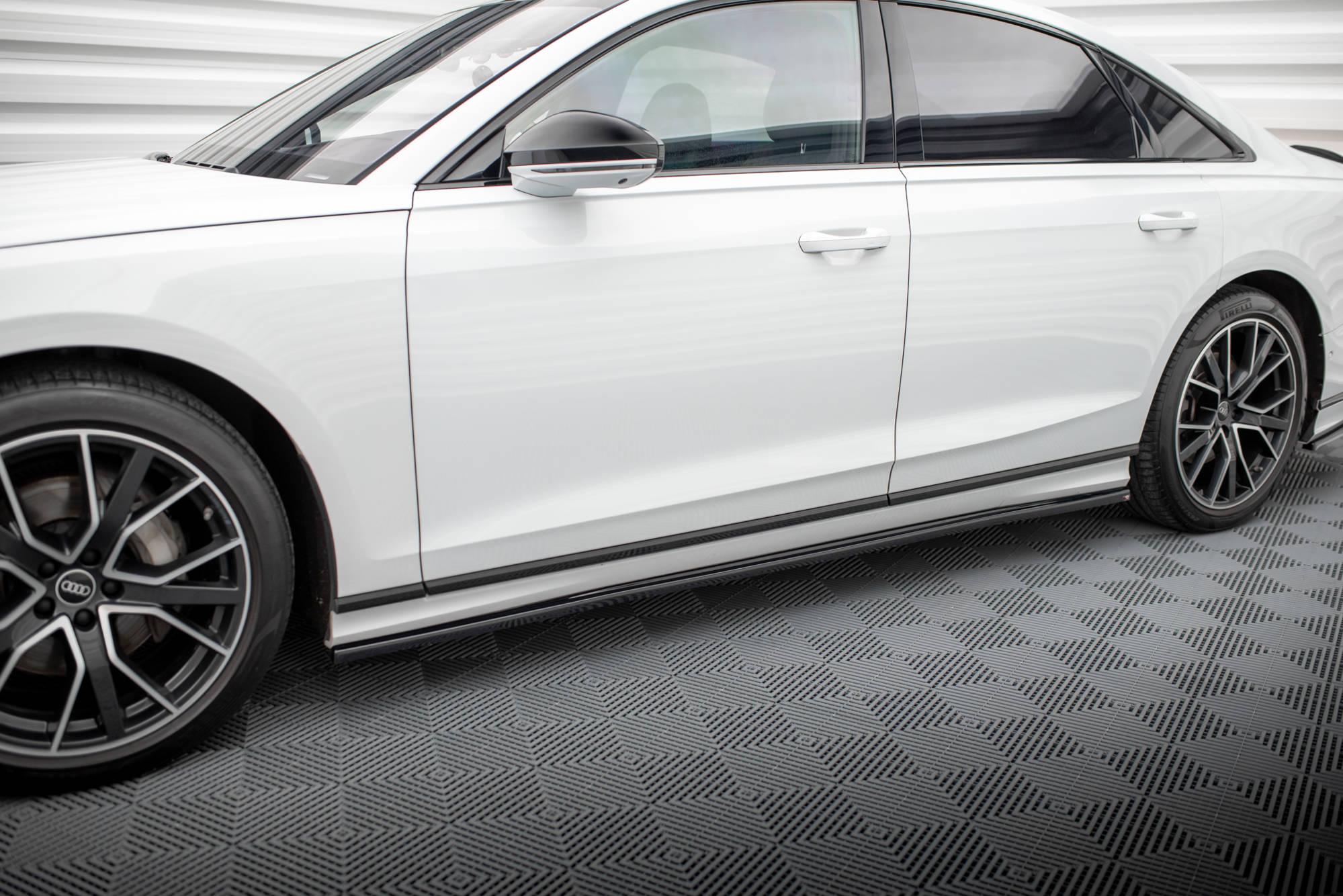 pol_po_Set-of-Splitters-Audi-A8-S-Line-D5-21263_21 pol_po_Set-of-Splitters-Audi-A8-S-Line-D5-21263_21