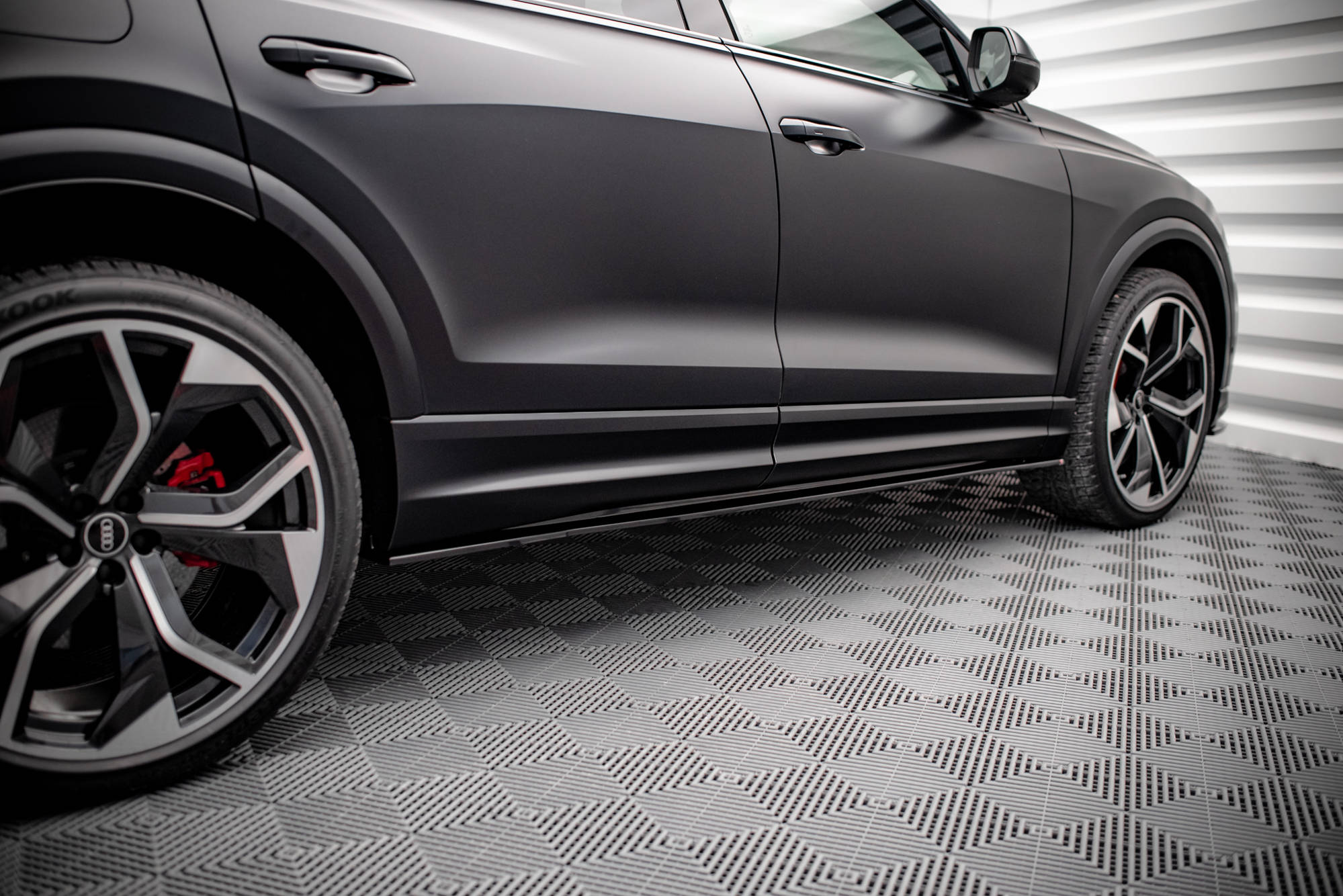 pol_po_Set-of-Splitters-Audi-RSQ8-Mk1-21246_26 pol_po_Set-of-Splitters-Audi-RSQ8-Mk1-21246_26