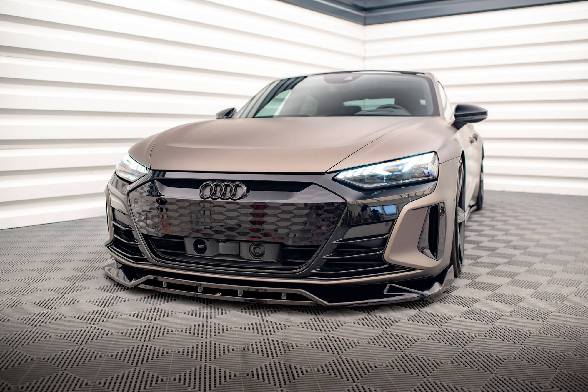 pol_po_Set-of-Splitters-Audi-e-Tron-GT-RS-GT-Mk1-22277_9 pol_po_Set-of-Splitters-Audi-e-Tron-GT-RS-GT-Mk1-22277_9