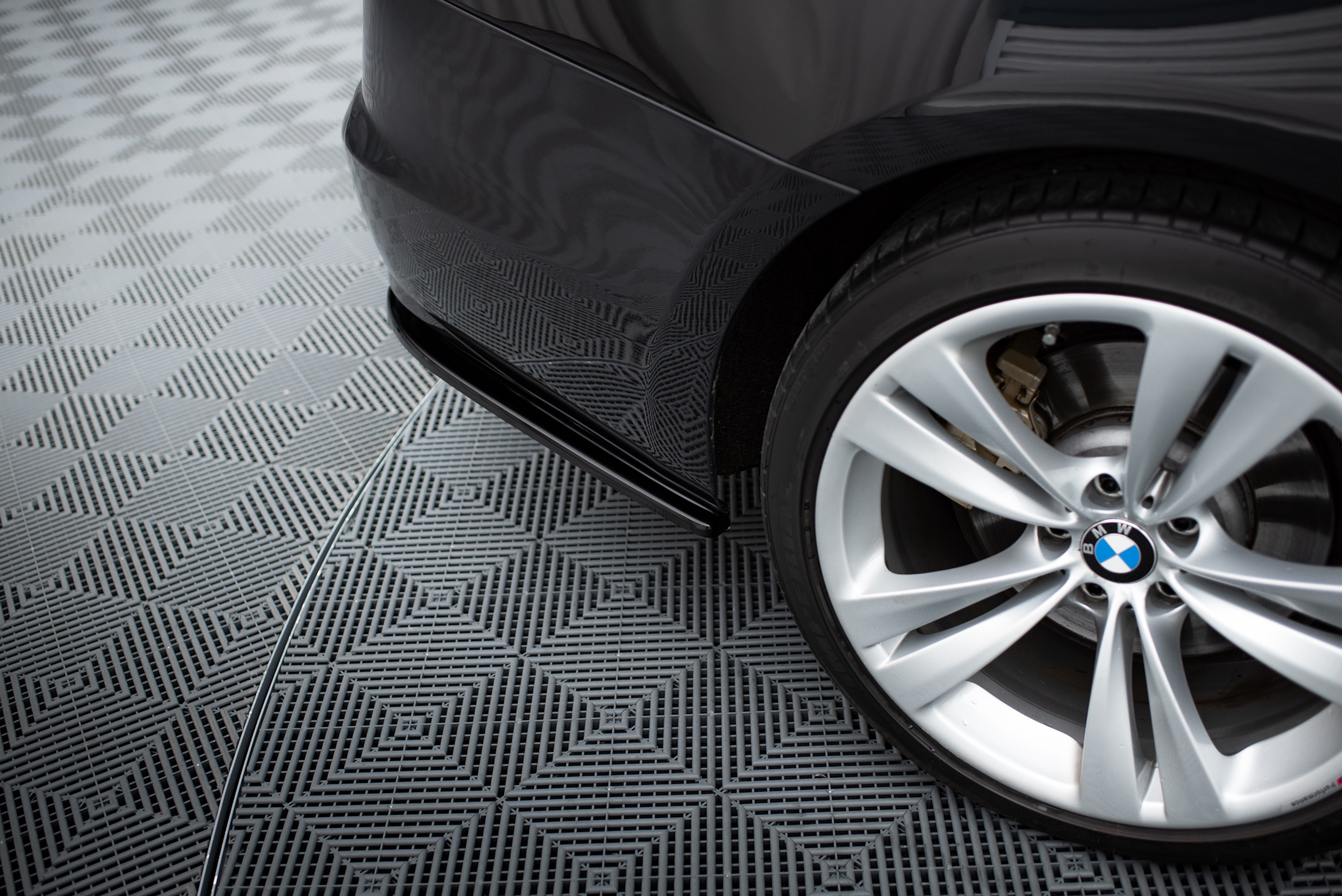 pol_po_Set-of-Splitters-BMW-5-GT-F07-23102_3 pol_po_Set-of-Splitters-BMW-5-GT-F07-23102_3