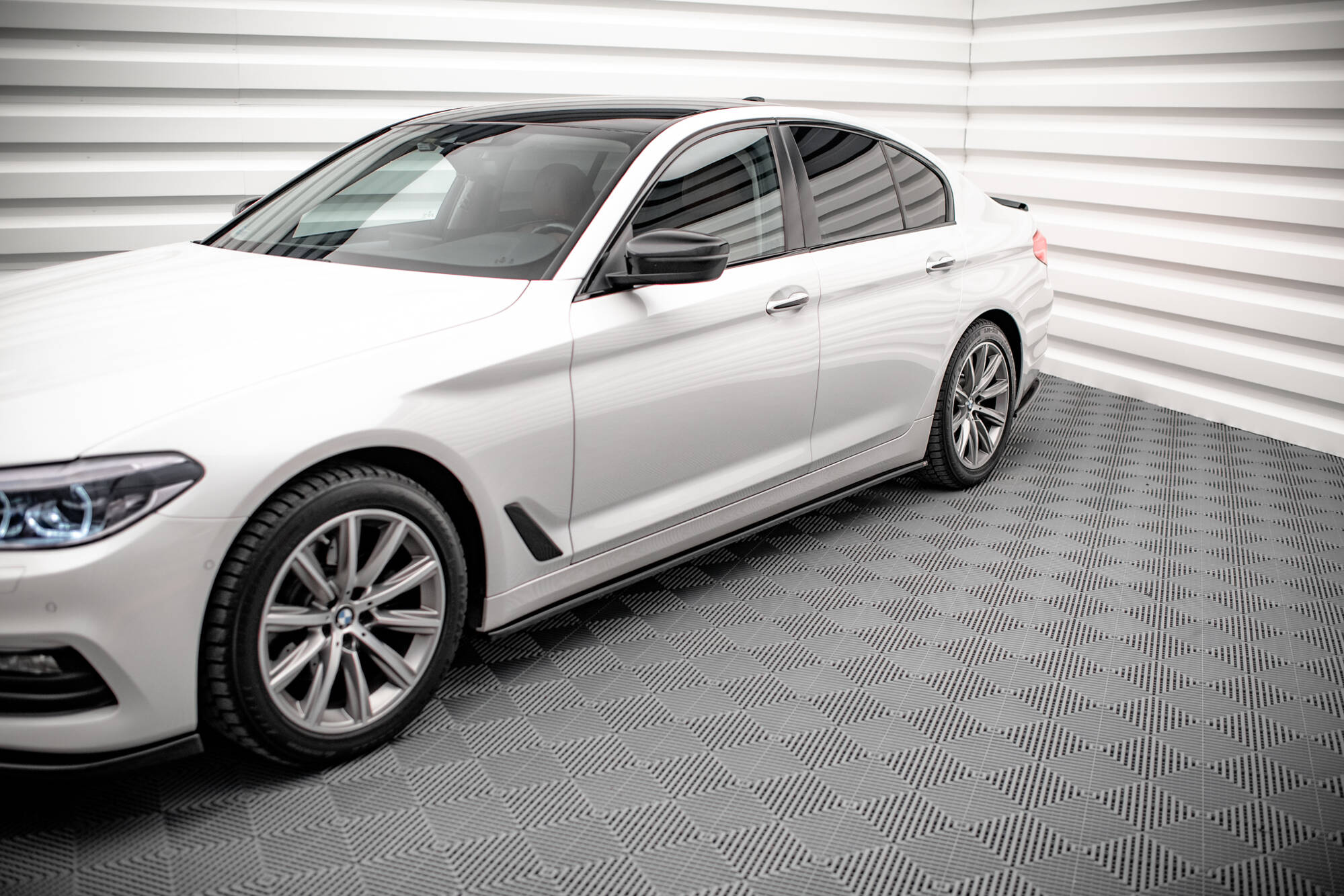 pol_po_Set-of-Splitters-BMW-5-Sedan-G30-22185_6 pol_po_Set-of-Splitters-BMW-5-Sedan-G30-22185_6
