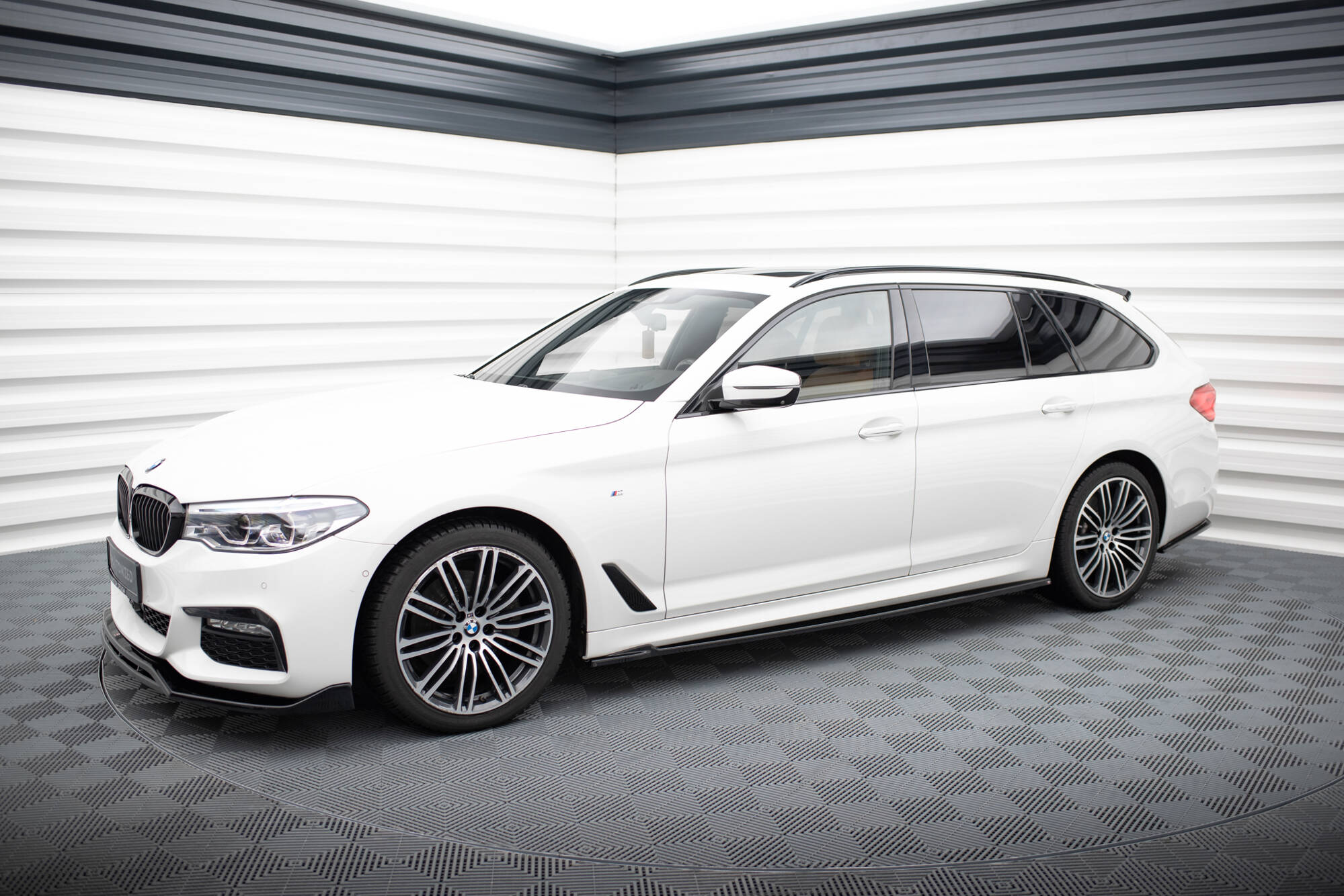 pol_po_Set-of-Splitters-BMW-5-Sedan-M-Pack-G30-21335_15 pol_po_Set-of-Splitters-BMW-5-Sedan-M-Pack-G30-21335_15