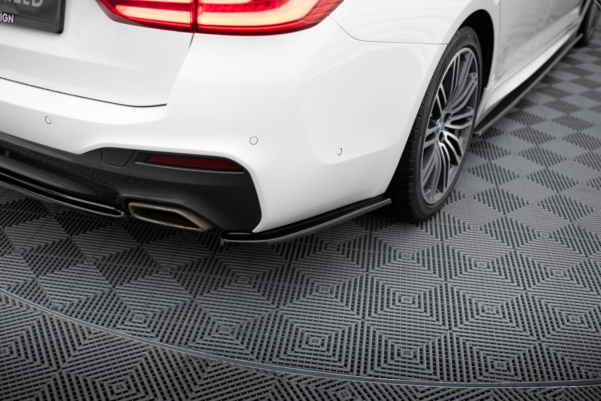 pol_po_Set-of-Splitters-BMW-5-Touring-M-Pack-G31-21334_7 pol_po_Set-of-Splitters-BMW-5-Touring-M-Pack-G31-21334_7