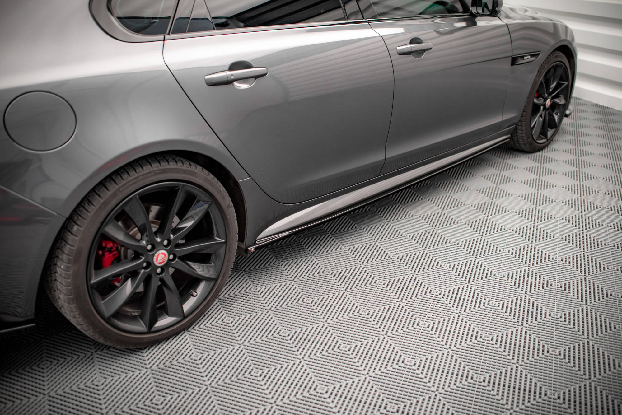 pol_po_Set-of-Splitters-Jaguar-XF-R-Sport-Mk2-21362_13 pol_po_Set-of-Splitters-Jaguar-XF-R-Sport-Mk2-21362_13