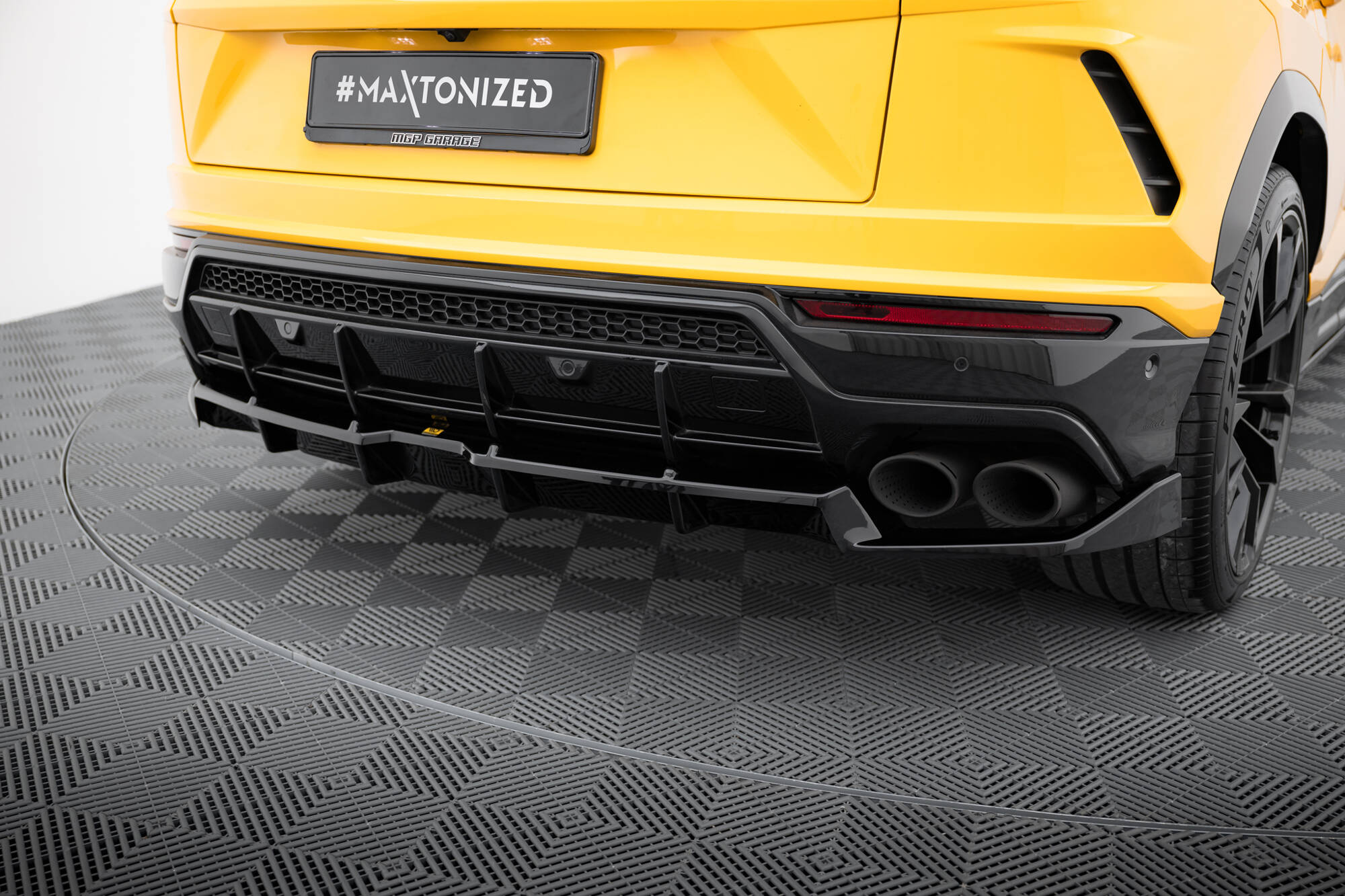 pol_po_Set-of-Splitters-Lamborghini-Urus-Mk1-21178_12 pol_po_Set-of-Splitters-Lamborghini-Urus-Mk1-21178_12