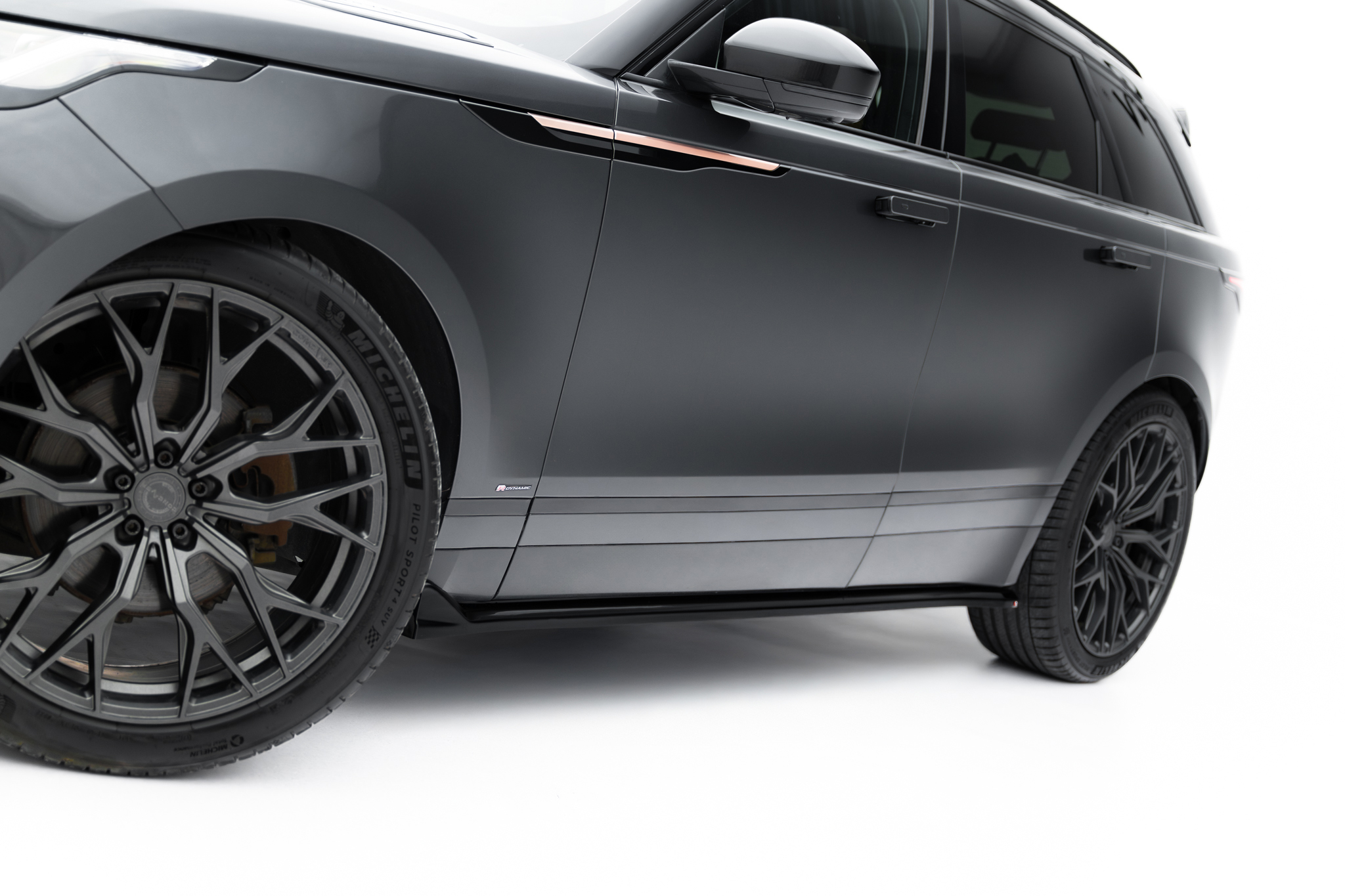 pol_po_Set-of-Splitters-Land-Rover-Range-Rover-Velar-R-Dynamic-Mk1-The-kit-is-not-compatible-with-a-towbar-23244_2 pol_po_Set-of-Splitters-Land-Rover-Range-Rover-Velar-R-Dynamic-Mk1-The-kit-is-not-compatible-with-a-towbar-23244_2