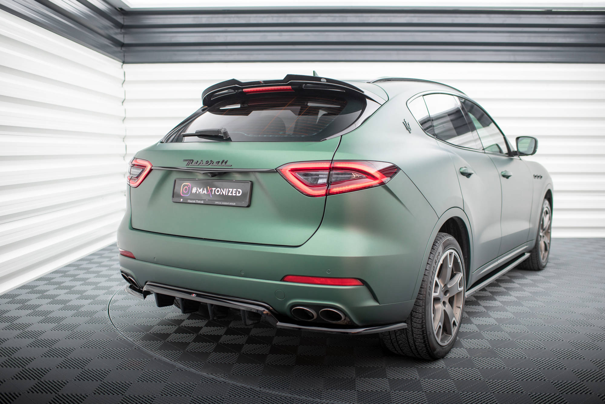 pol_po_Set-of-Splitters-Maserati-Levante-Mk1-21378_12 pol_po_Set-of-Splitters-Maserati-Levante-Mk1-21378_12