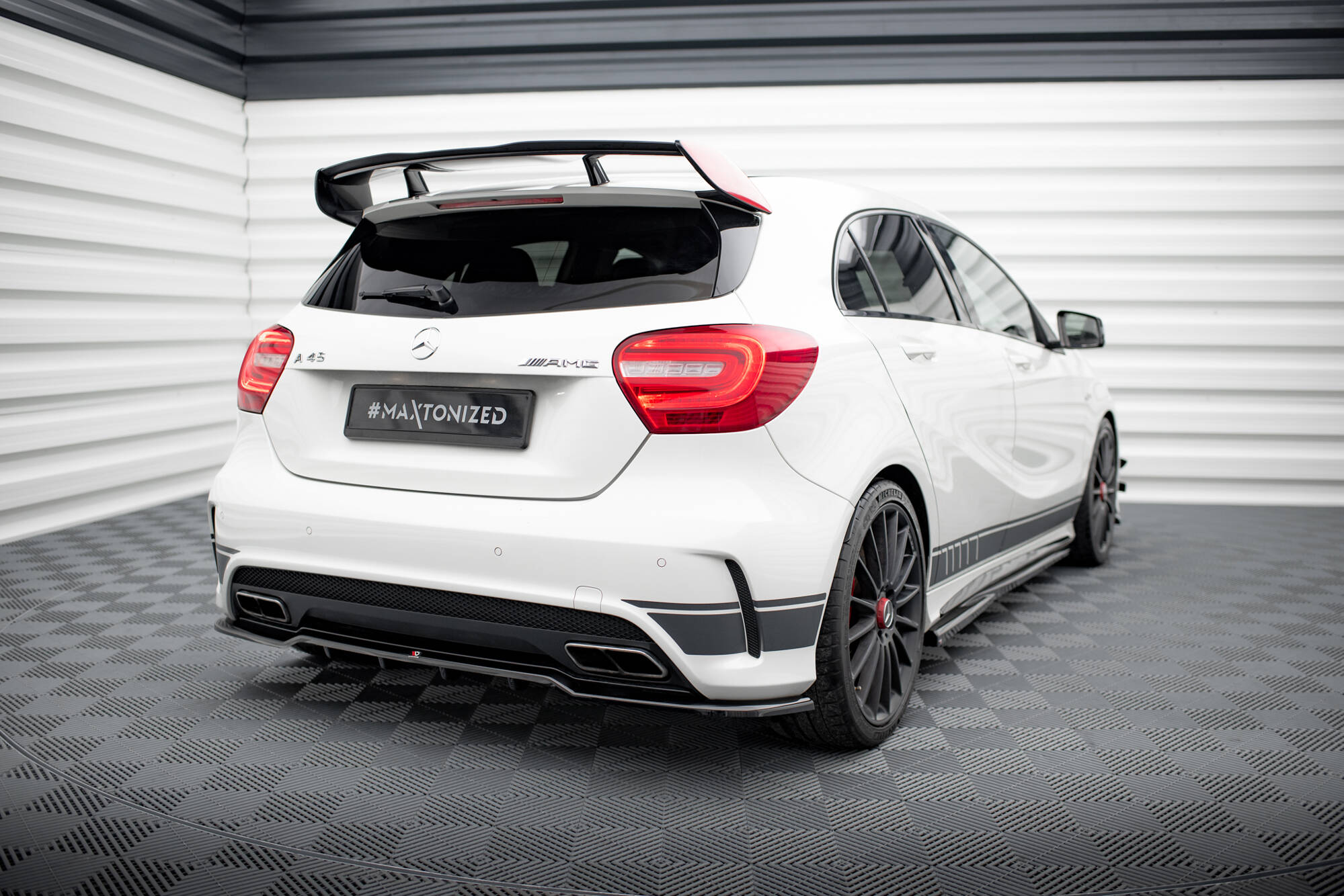 pol_po_Set-of-Splitters-Mercedes-Benz-A45-AMG-W176-22141_11 pol_po_Set-of-Splitters-Mercedes-Benz-A45-AMG-W176-22141_11