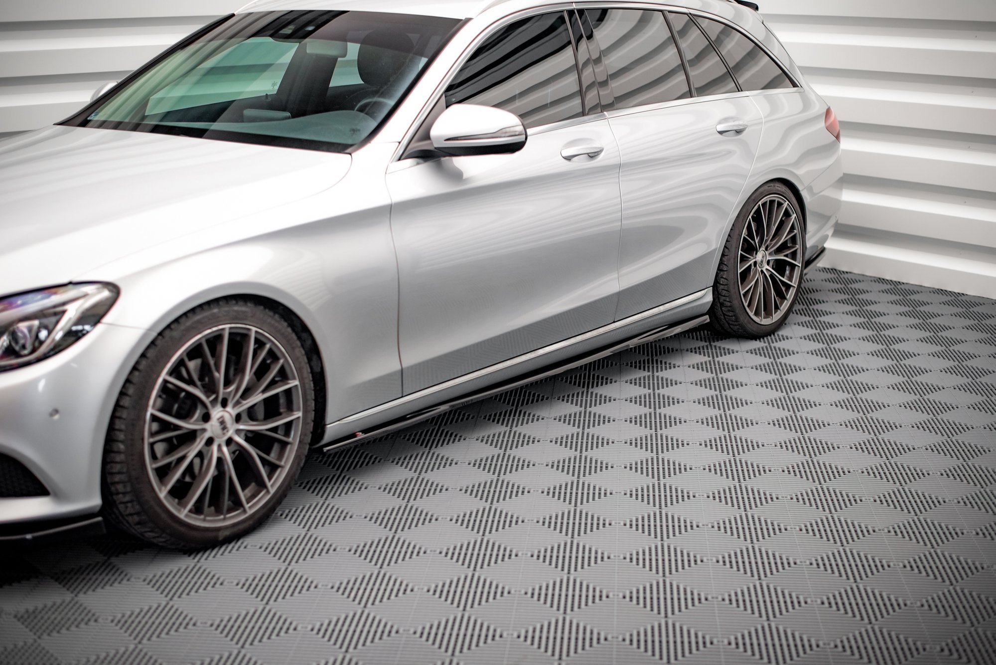 pol_po_Set-of-Splitters-Mercedes-Benz-C-W205-21418_12 pol_po_Set-of-Splitters-Mercedes-Benz-C-W205-21418_12