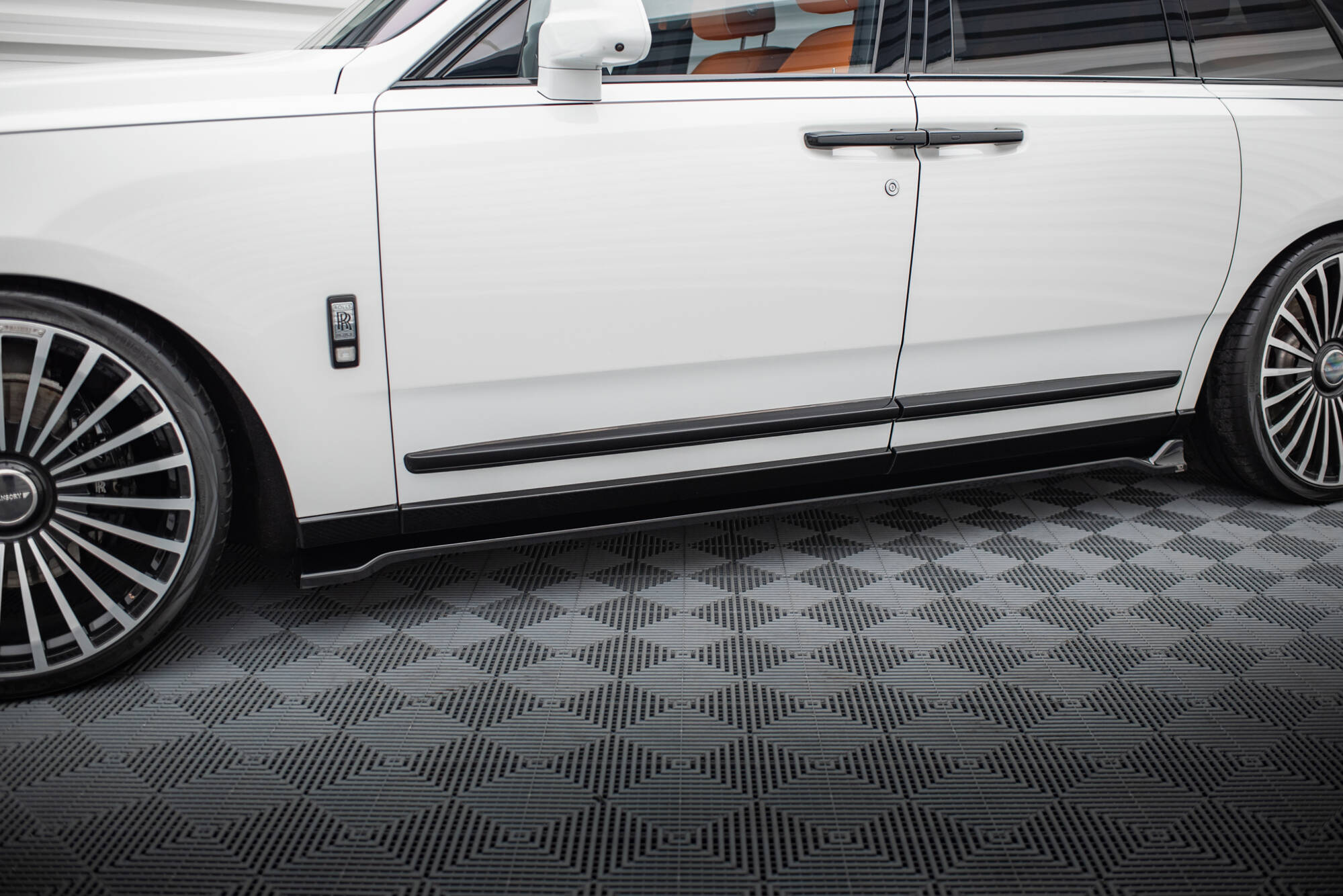 pol_po_Set-of-Splitters-Rolls-Royce-Cullinan-21395_16 pol_po_Set-of-Splitters-Rolls-Royce-Cullinan-21395_16