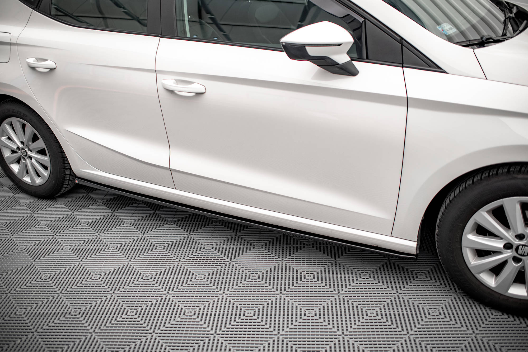 pol_po_Set-of-Splitters-Seat-Ibiza-FR-Standard-Mk5-21400_18 pol_po_Set-of-Splitters-Seat-Ibiza-FR-Standard-Mk5-21400_18