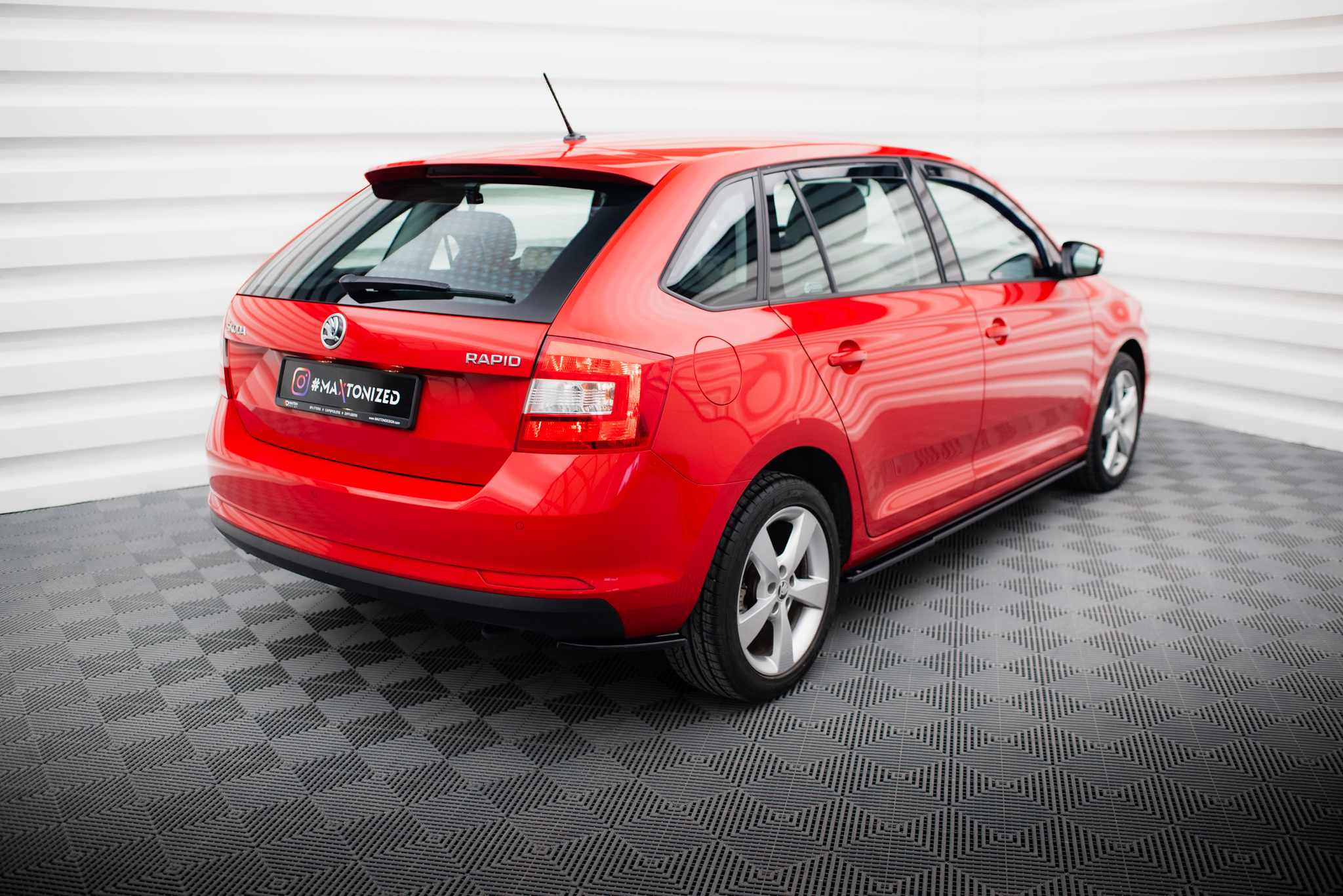 pol_po_Set-of-Splitters-Skoda-Rapid-Spaceback-23109_15 pol_po_Set-of-Splitters-Skoda-Rapid-Spaceback-23109_15