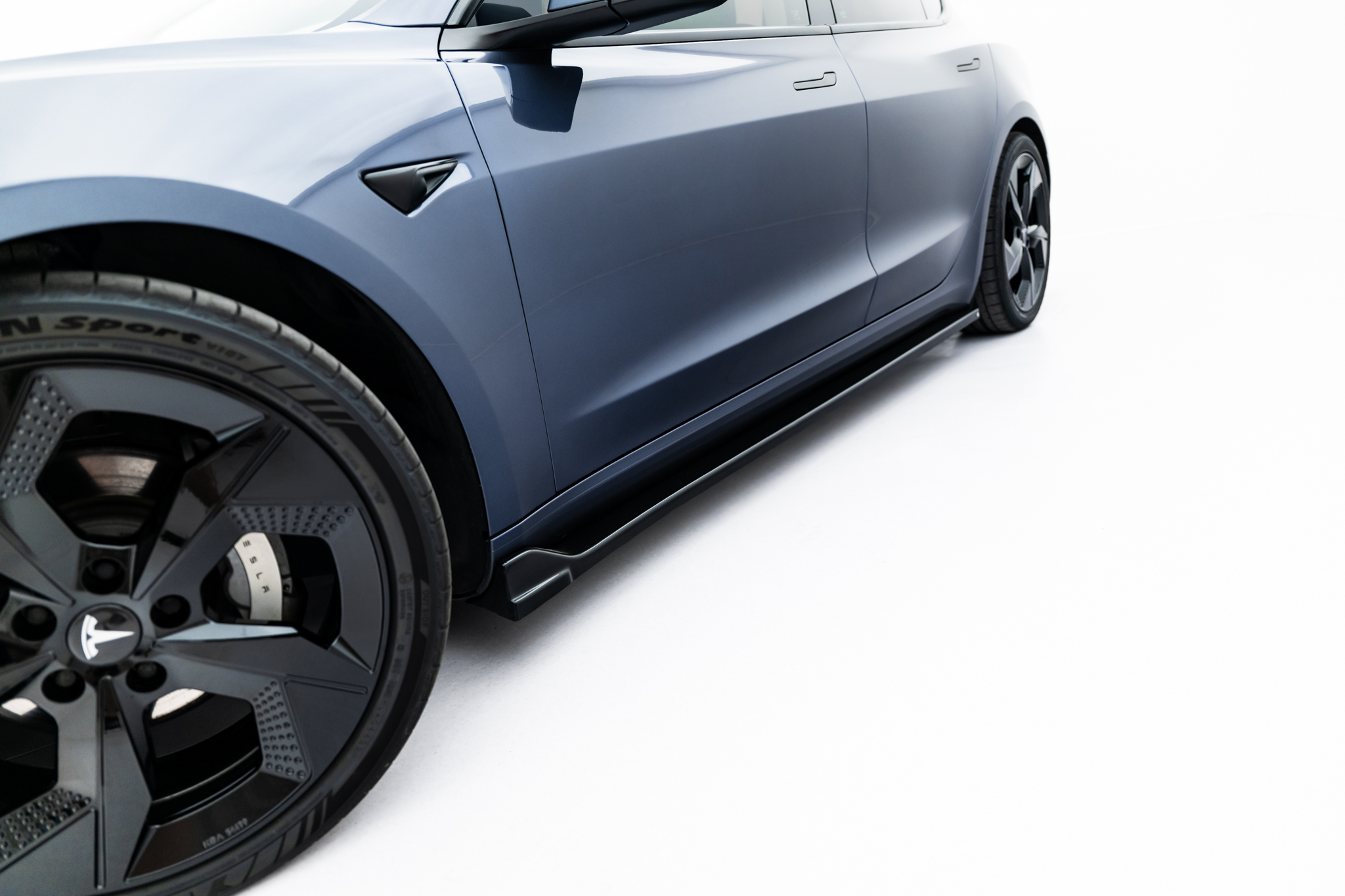 pol_po_Set-of-Splitters-Tesla-Model-3-21179_4 pol_po_Set-of-Splitters-Tesla-Model-3-21179_4
