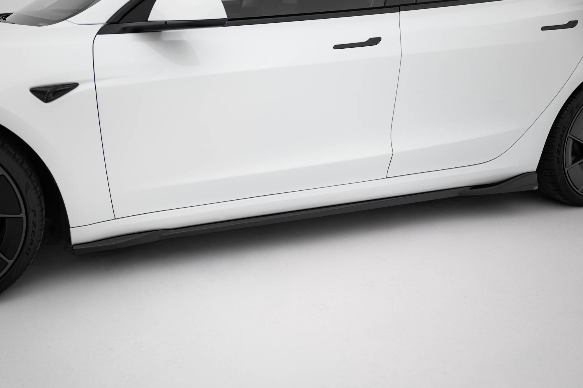 pol_po_Set-of-Splitters-Tesla-Model-3-Performance-Mk1-Facelift-21825_12 pol_po_Set-of-Splitters-Tesla-Model-3-Performance-Mk1-Facelift-21825_12