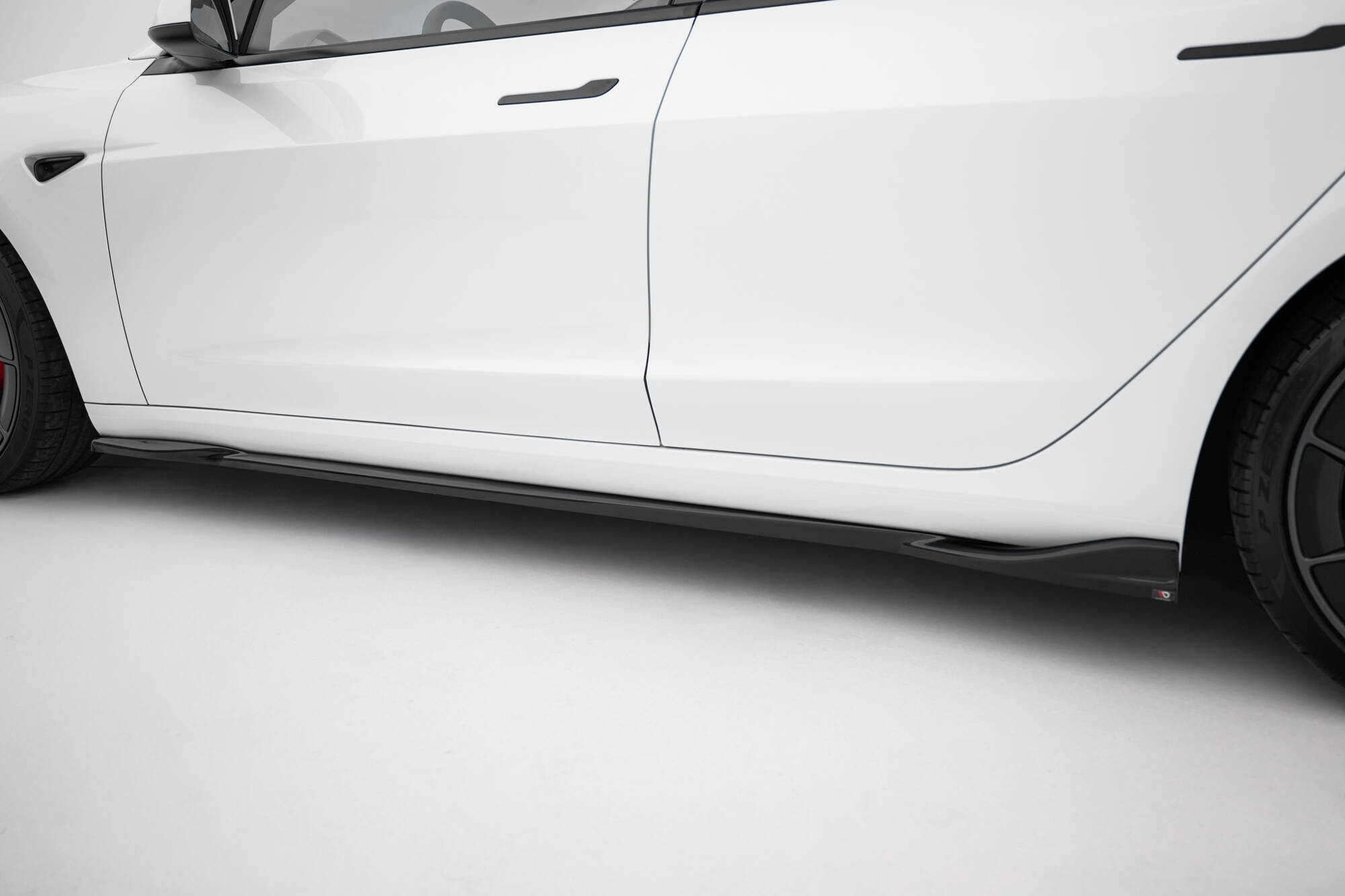 pol_po_Set-of-Splitters-Tesla-Model-3-Performance-Mk1-Facelift-21825_13 pol_po_Set-of-Splitters-Tesla-Model-3-Performance-Mk1-Facelift-21825_13