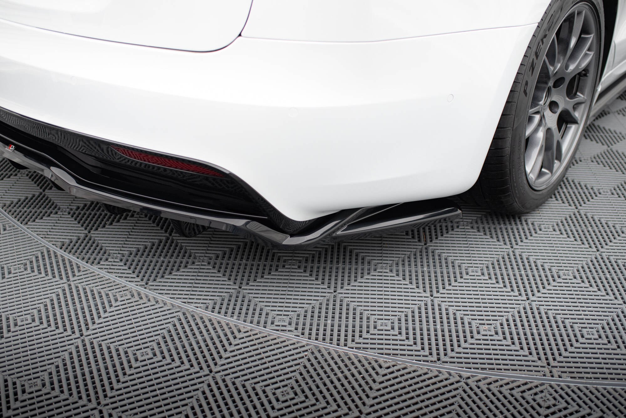 pol_po_Set-of-Splitters-Tesla-Model-S-Plaid-Mk1-Facelift-21266_11 pol_po_Set-of-Splitters-Tesla-Model-S-Plaid-Mk1-Facelift-21266_11