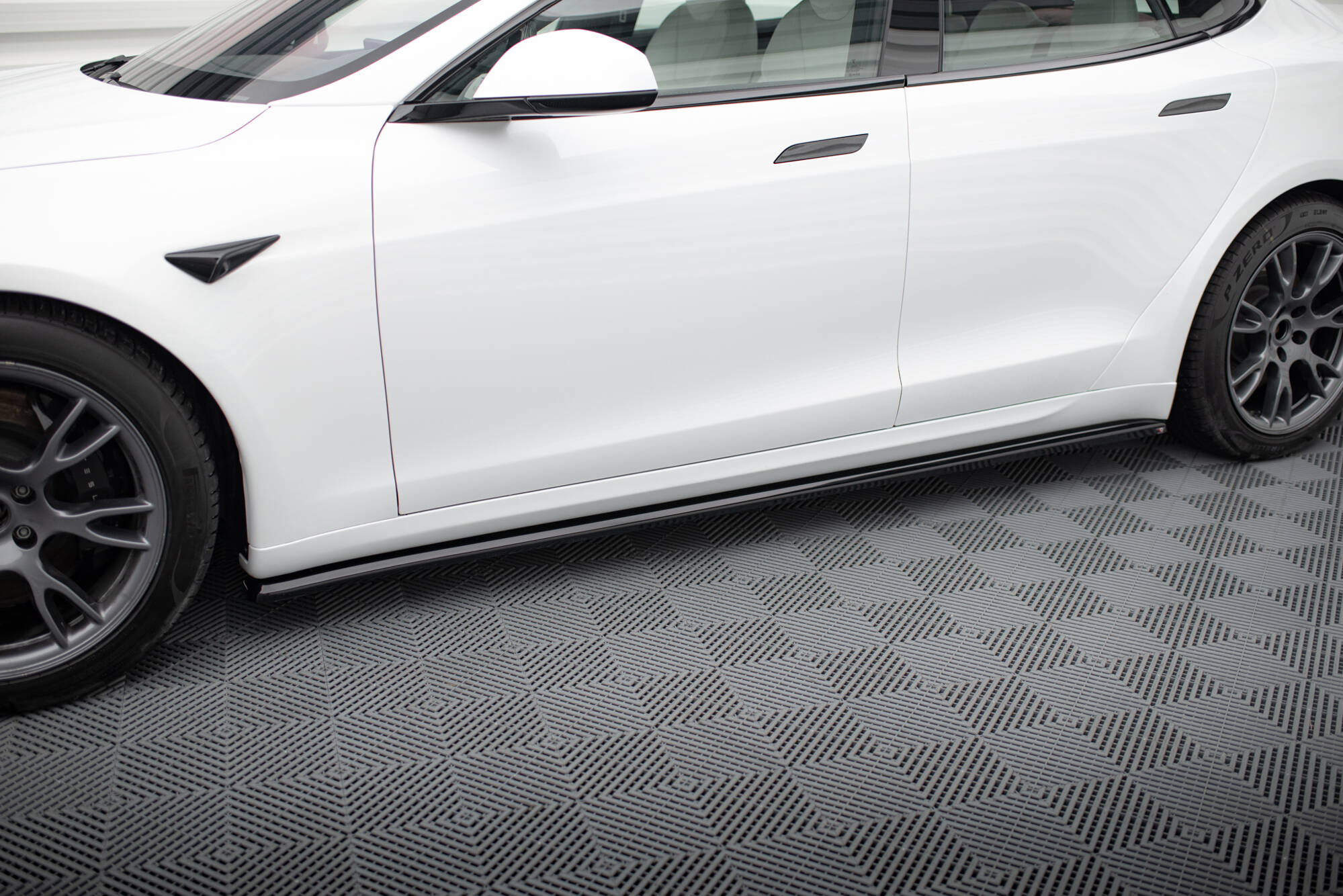 pol_po_Set-of-Splitters-Tesla-Model-S-Plaid-Mk1-Facelift-21266_17 pol_po_Set-of-Splitters-Tesla-Model-S-Plaid-Mk1-Facelift-21266_17