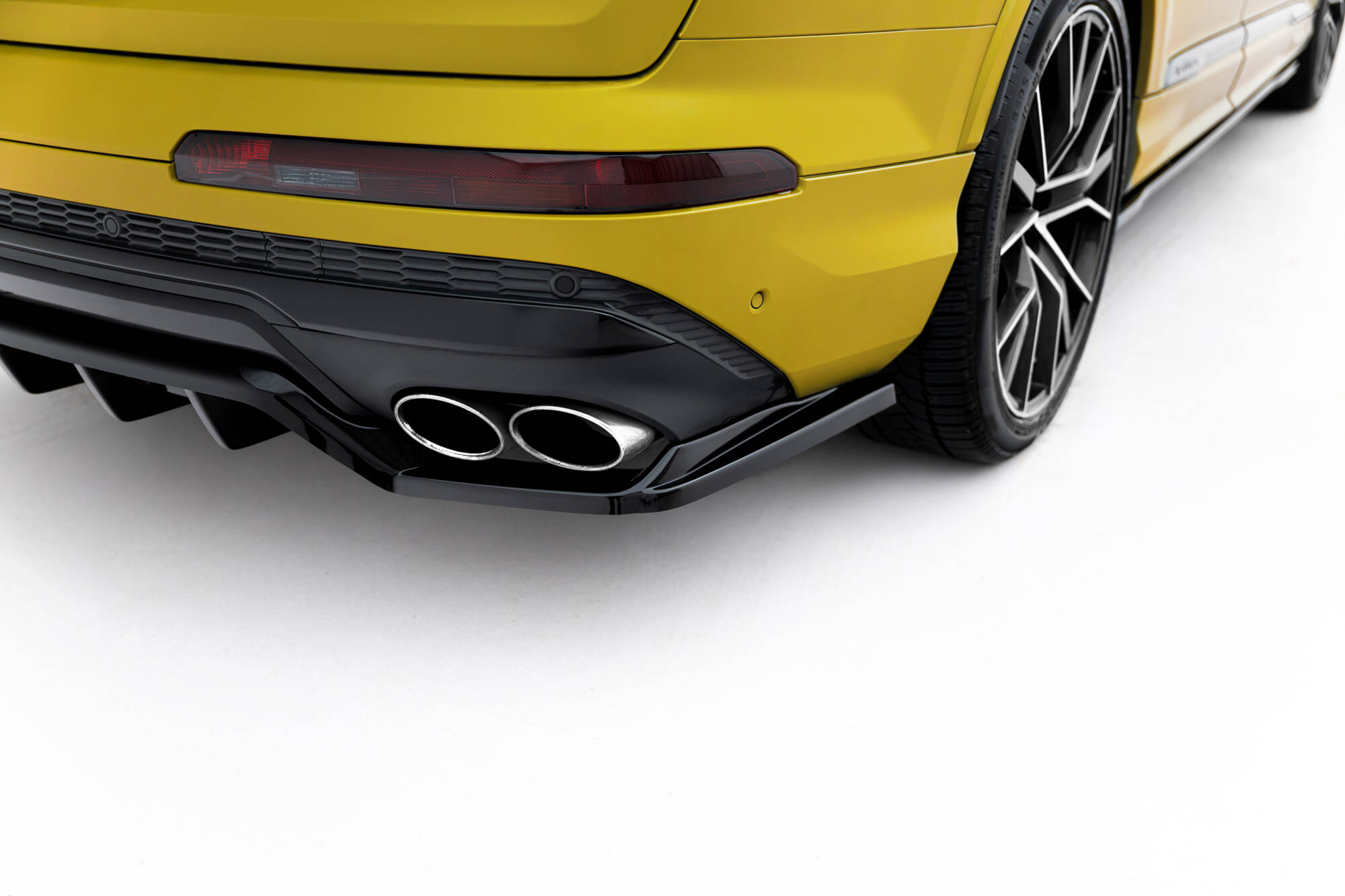 pol_po_Set-of-Splitters-V-2-Audi-SQ7-Mk2-4M-Facelift-22127_2 pol_po_Set-of-Splitters-V-2-Audi-SQ7-Mk2-4M-Facelift-22127_2