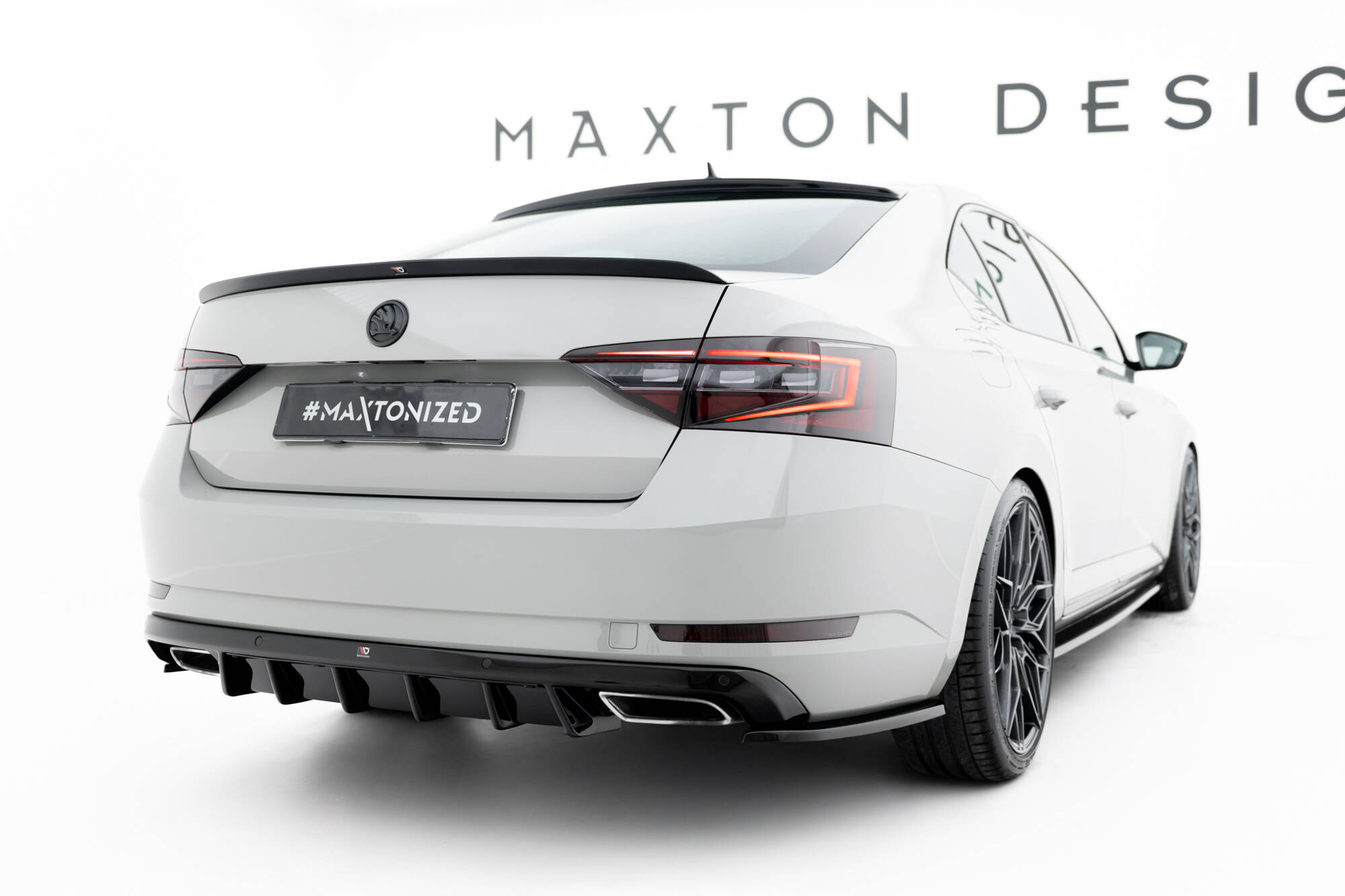pol_po_Set-of-Splitters-V-2-Skoda-Superb-Liftback-Mk3-22309_17 pol_po_Set-of-Splitters-V-2-Skoda-Superb-Liftback-Mk3-22309_17