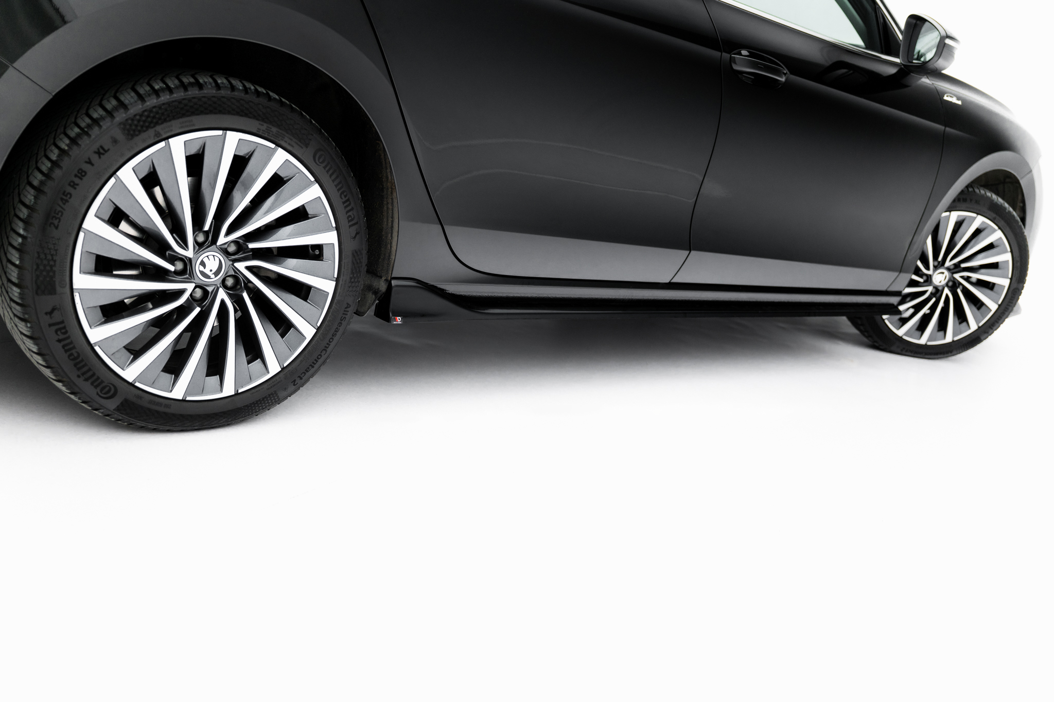 pol_po_Set-of-Splitters-V-2-Skoda-Superb-Sedan-Mk4-23025_14 pol_po_Set-of-Splitters-V-2-Skoda-Superb-Sedan-Mk4-23025_14
