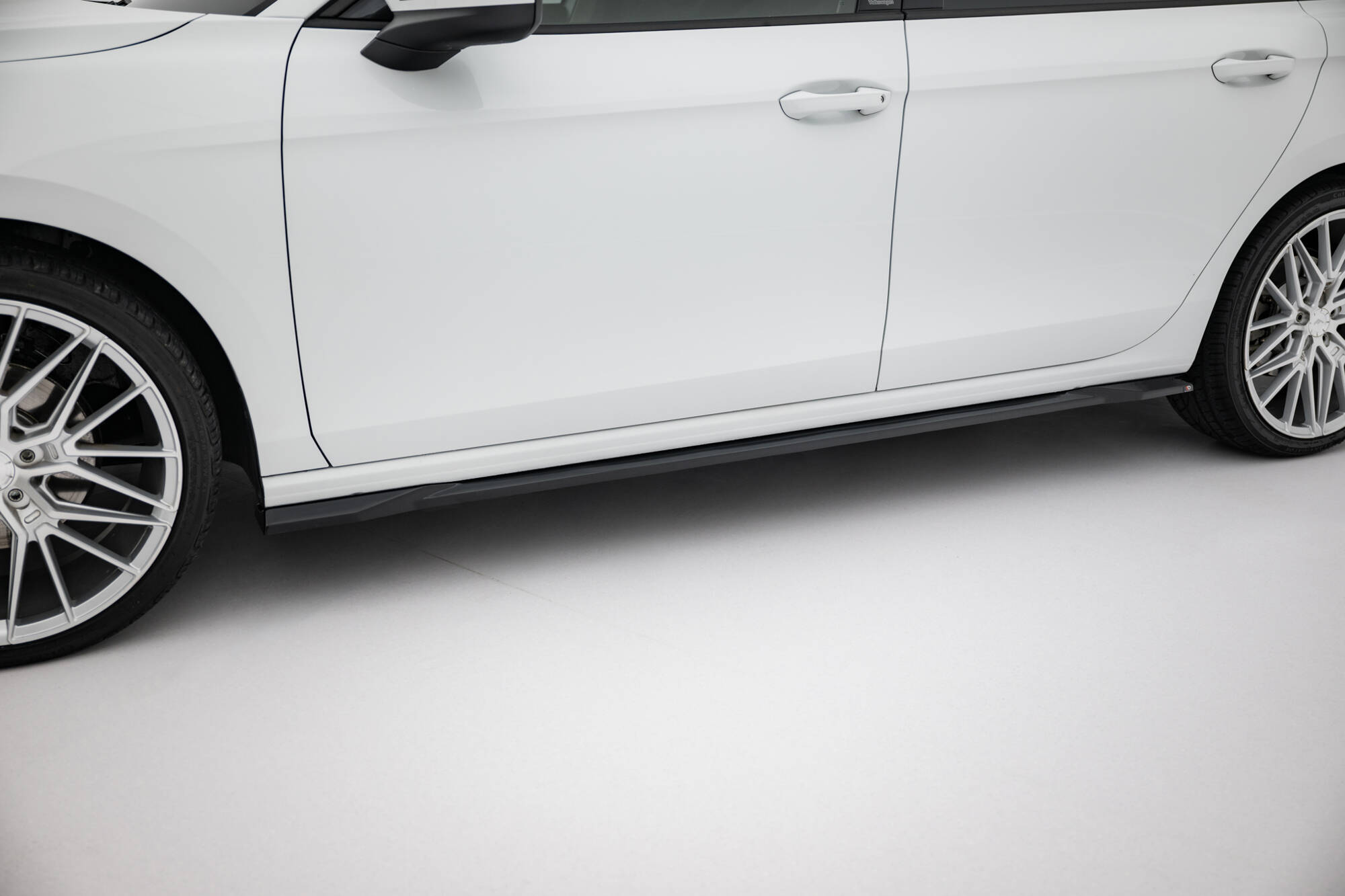 pol_po_Set-of-Splitters-Volkswagen-Passat-B9-21836_14 pol_po_Set-of-Splitters-Volkswagen-Passat-B9-21836_14
