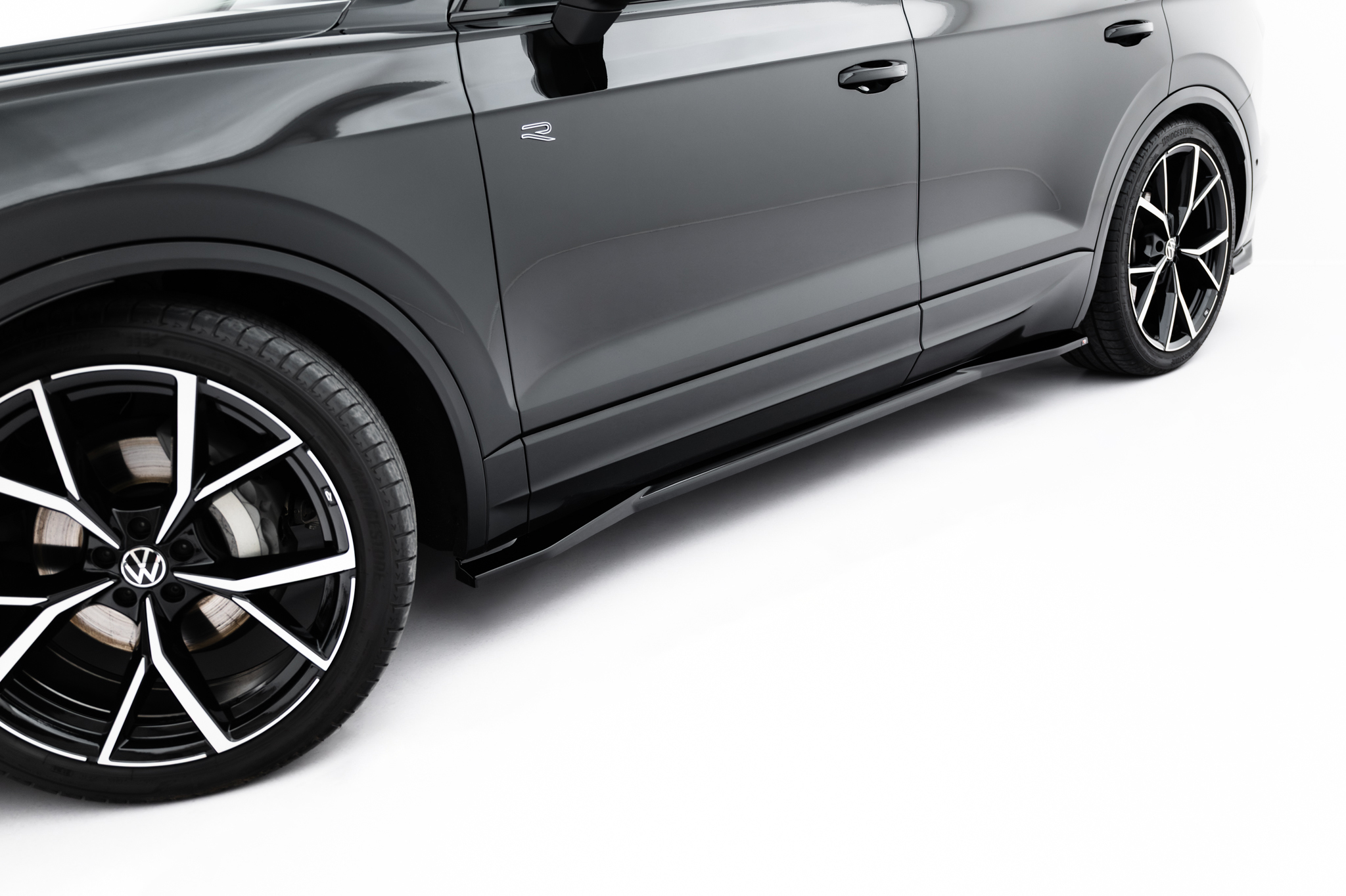 pol_po_Set-of-Splitters-Volkswagen-Touareg-R-Line-Mk3-Facelift-23417_6 pol_po_Set-of-Splitters-Volkswagen-Touareg-R-Line-Mk3-Facelift-23417_6