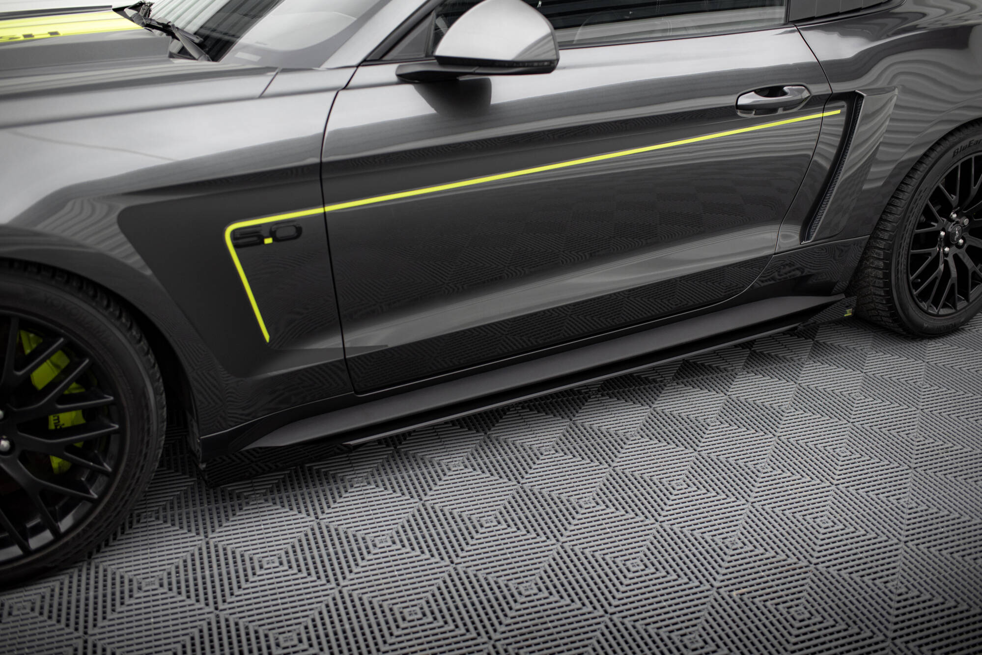 pol_po_Side-Flaps-Ford-Mustang-GT-Mk6-20496_6 pol_po_Side-Flaps-Ford-Mustang-GT-Mk6-20496_6