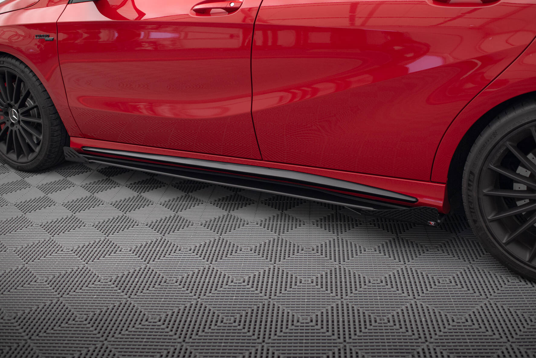 pol_po_Side-Flaps-Mercedes-Benz-A-45-AMG-W176-Facelift-19881_11 pol_po_Side-Flaps-Mercedes-Benz-A-45-AMG-W176-Facelift-19881_11