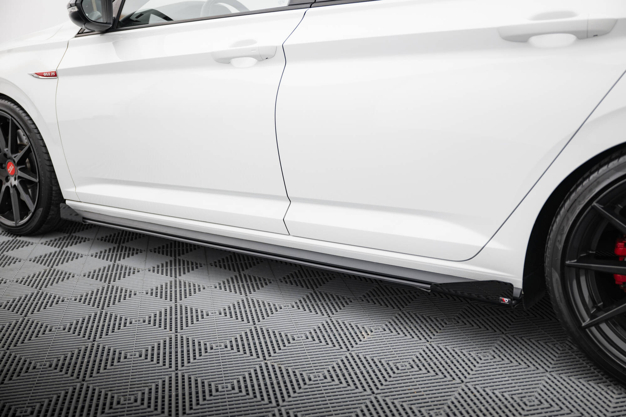 pol_po_Side-Flaps-Volkswagen-Jetta-GLI-Mk7-21134_2 pol_po_Side-Flaps-Volkswagen-Jetta-GLI-Mk7-21134_2