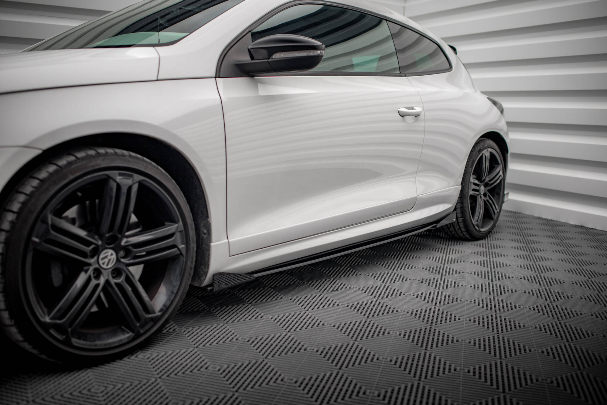 pol_po_Side-Flaps-Volkswagen-Scirocco-R-Mk3-19577_1 pol_po_Side-Flaps-Volkswagen-Scirocco-R-Mk3-19577_1