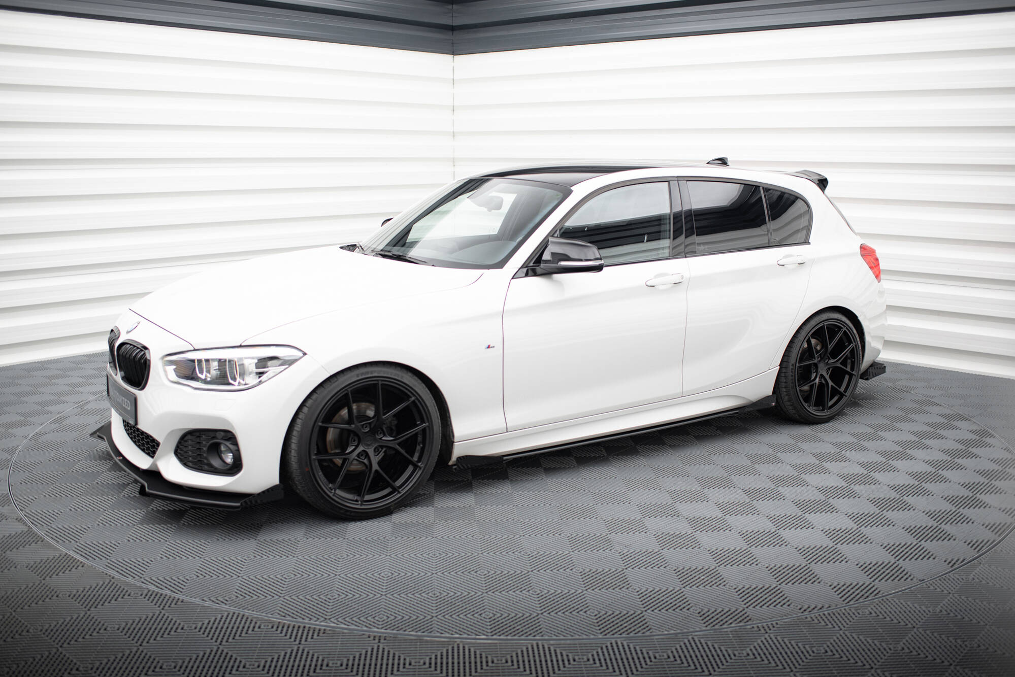 pol_po_Side-Flaps-for-BMW-1-F20-M135i-M140i-M-Pack-12186_3 pol_po_Side-Flaps-for-BMW-1-F20-M135i-M140i-M-Pack-12186_3