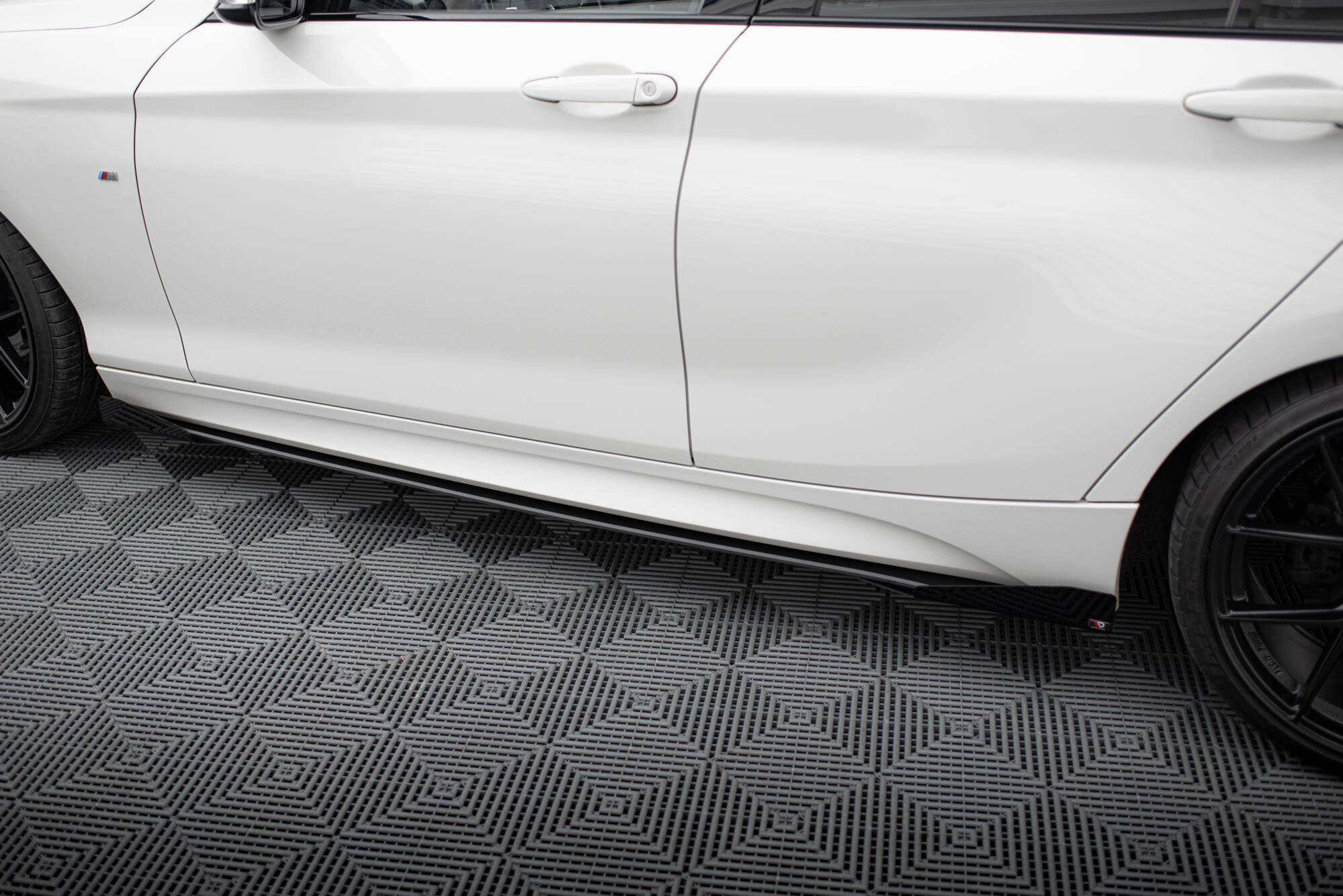 pol_po_Side-Flaps-for-BMW-1-F20-M135i-M140i-M-Pack-12186_5 pol_po_Side-Flaps-for-BMW-1-F20-M135i-M140i-M-Pack-12186_5