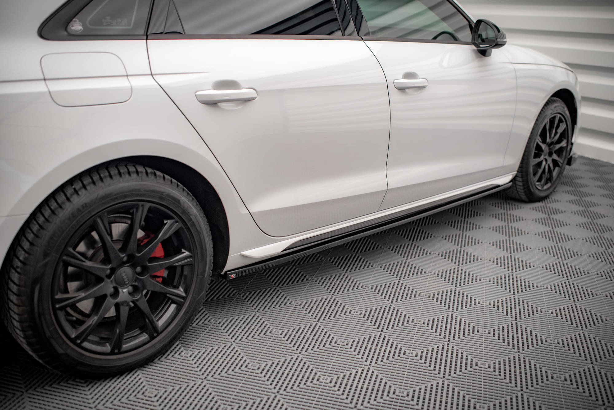 pol_po_Side-Skirts-Diffusers-Audi-A4-B9-Facelift-16386_2 pol_po_Side-Skirts-Diffusers-Audi-A4-B9-Facelift-16386_2