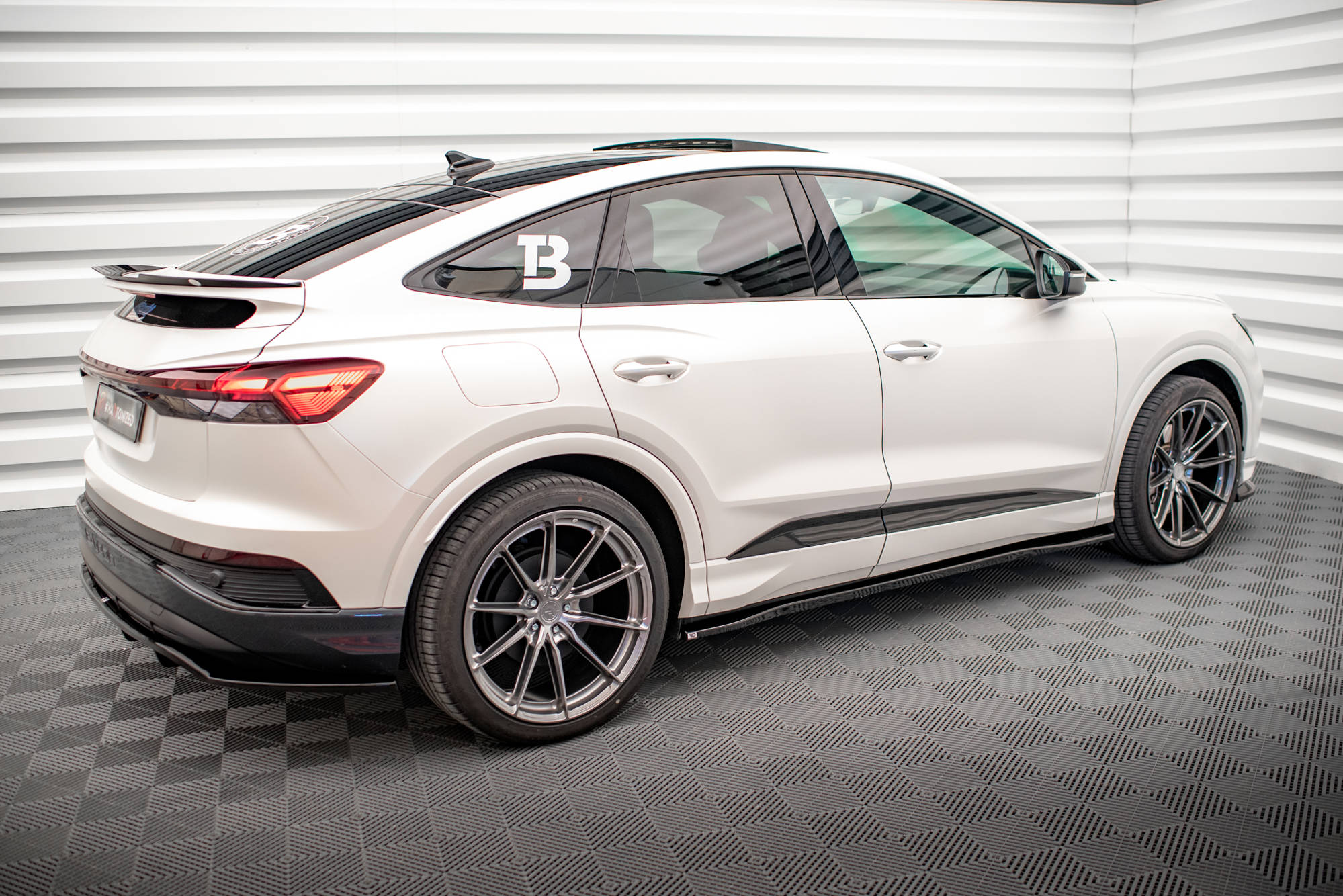 pol_po_Side-Skirts-Diffusers-Audi-Q4-e-tron-Sportback-S-line-Mk1-17557_2 pol_po_Side-Skirts-Diffusers-Audi-Q4-e-tron-Sportback-S-line-Mk1-17557_2