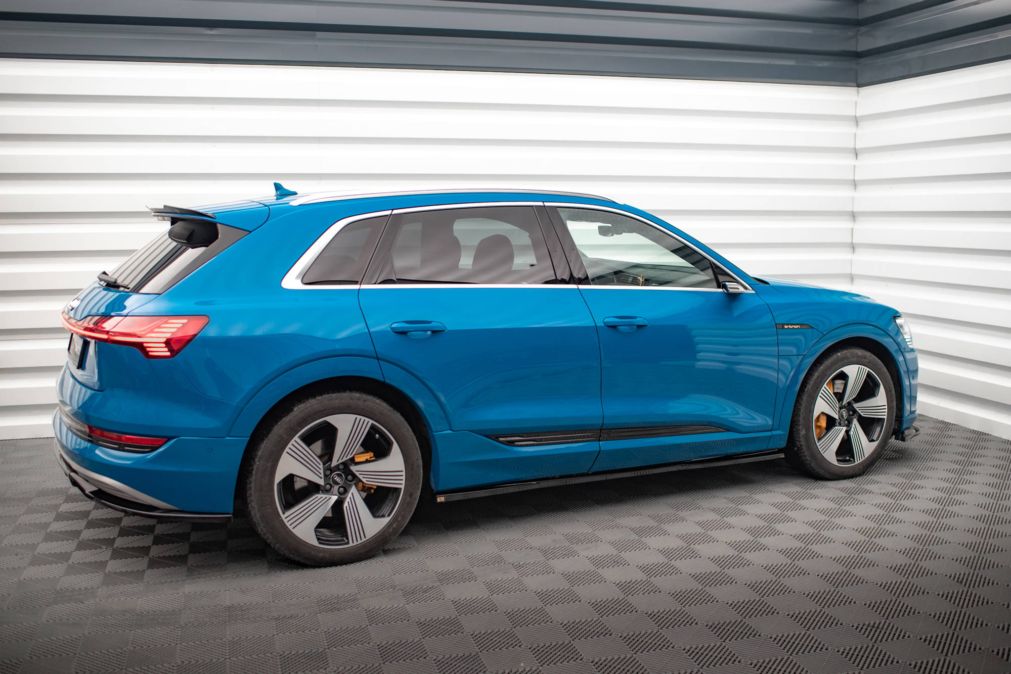 pol_po_Side-Skirts-Diffusers-Audi-e-tron-17537_2 pol_po_Side-Skirts-Diffusers-Audi-e-tron-17537_2