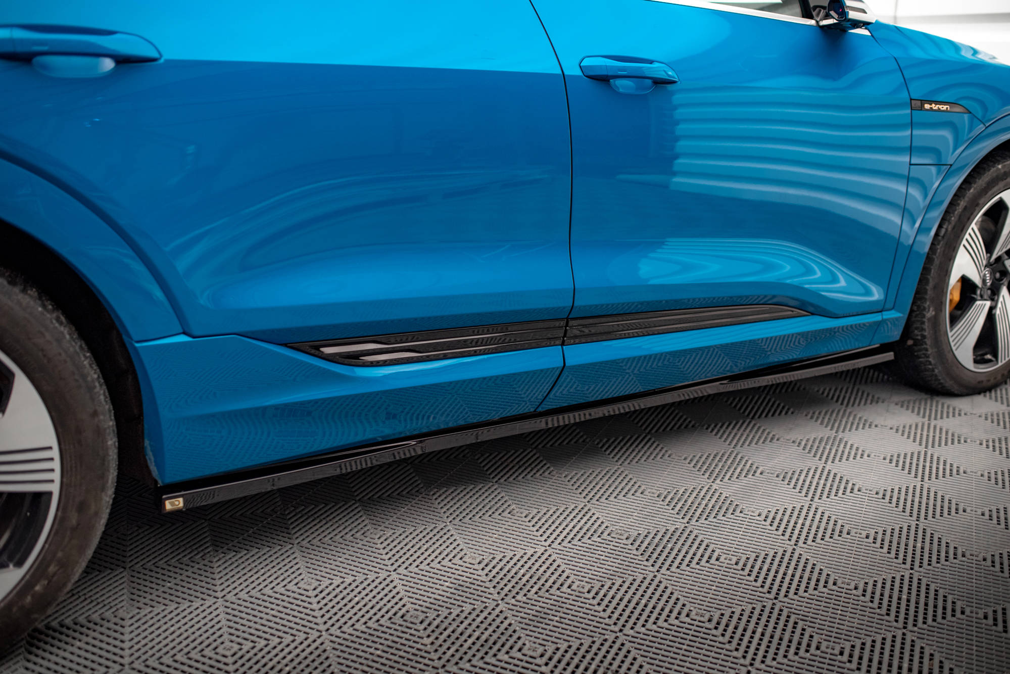 pol_po_Side-Skirts-Diffusers-Audi-e-tron-17537_3 pol_po_Side-Skirts-Diffusers-Audi-e-tron-17537_3