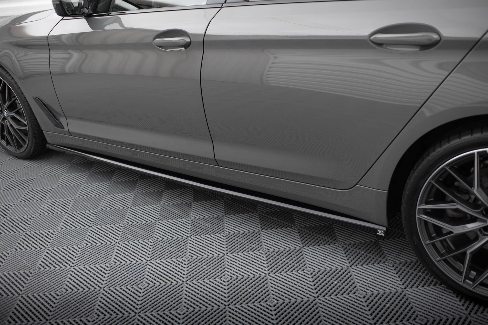 pol_po_Side-Skirts-Diffusers-BMW-5-G30-G31-Facelift-19337_4 pol_po_Side-Skirts-Diffusers-BMW-5-G30-G31-Facelift-19337_4