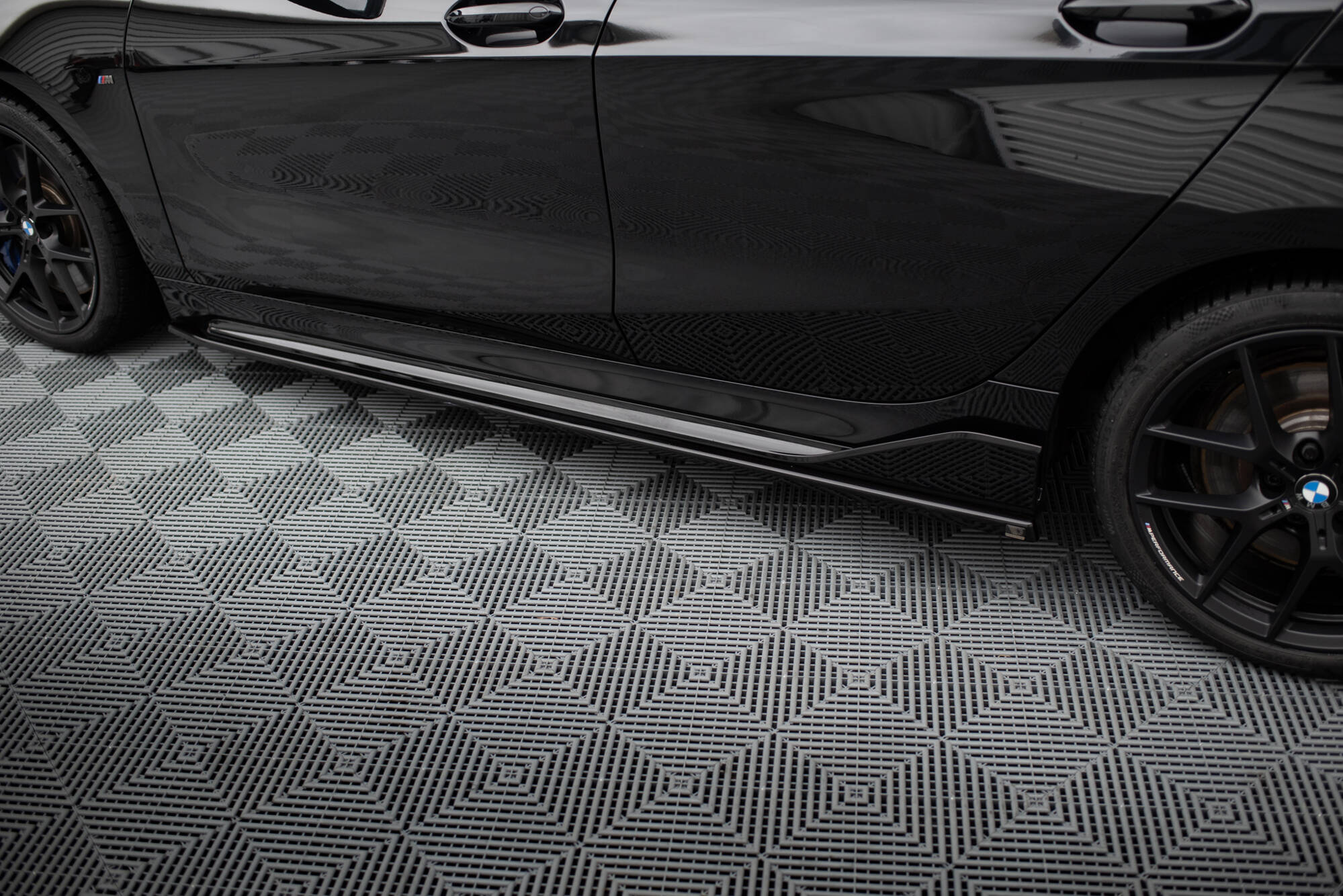 pol_po_Side-Skirts-Diffusers-BMW-M135i-M-Performance-F40-20396_4 pol_po_Side-Skirts-Diffusers-BMW-M135i-M-Performance-F40-20396_4