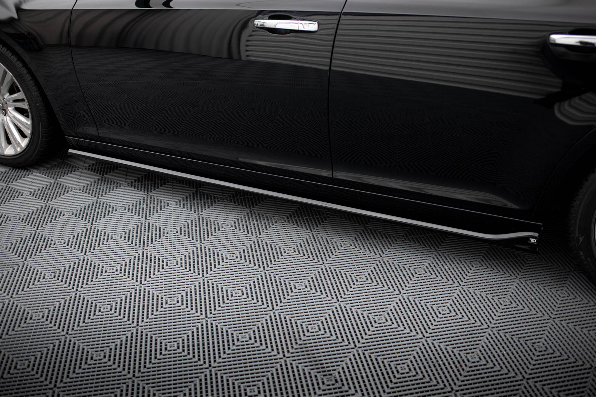 pol_po_Side-Skirts-Diffusers-Chrysler-300-Mk2-20231_4 pol_po_Side-Skirts-Diffusers-Chrysler-300-Mk2-20231_4