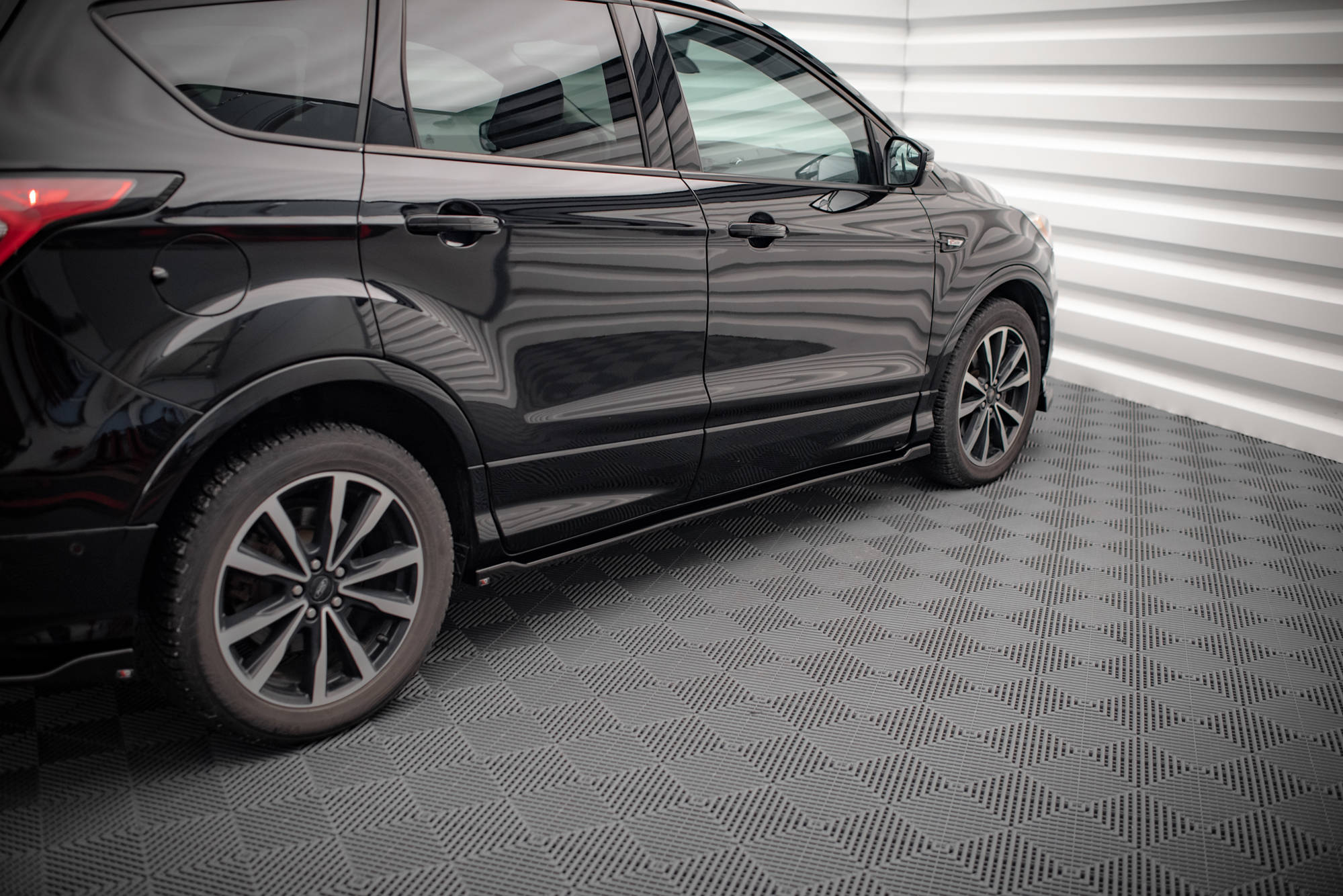 pol_po_Side-Skirts-Diffusers-Ford-Escape-ST-Line-Mk3-14896_3 pol_po_Side-Skirts-Diffusers-Ford-Escape-ST-Line-Mk3-14896_3