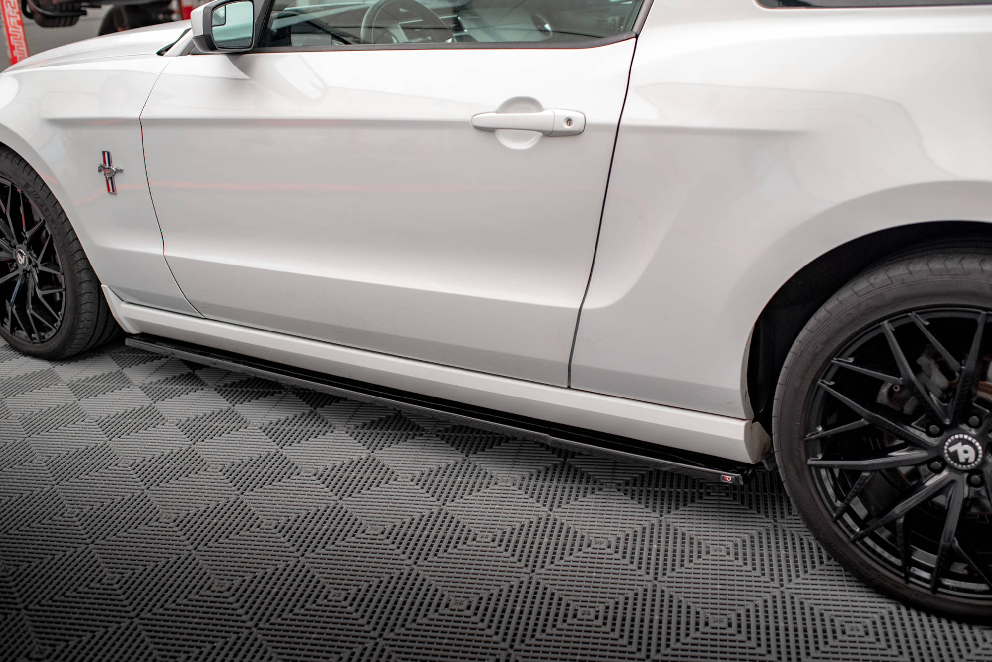 pol_po_Side-Skirts-Diffusers-Ford-Mustang-Mk5-Facelift-18243_7 pol_po_Side-Skirts-Diffusers-Ford-Mustang-Mk5-Facelift-18243_7