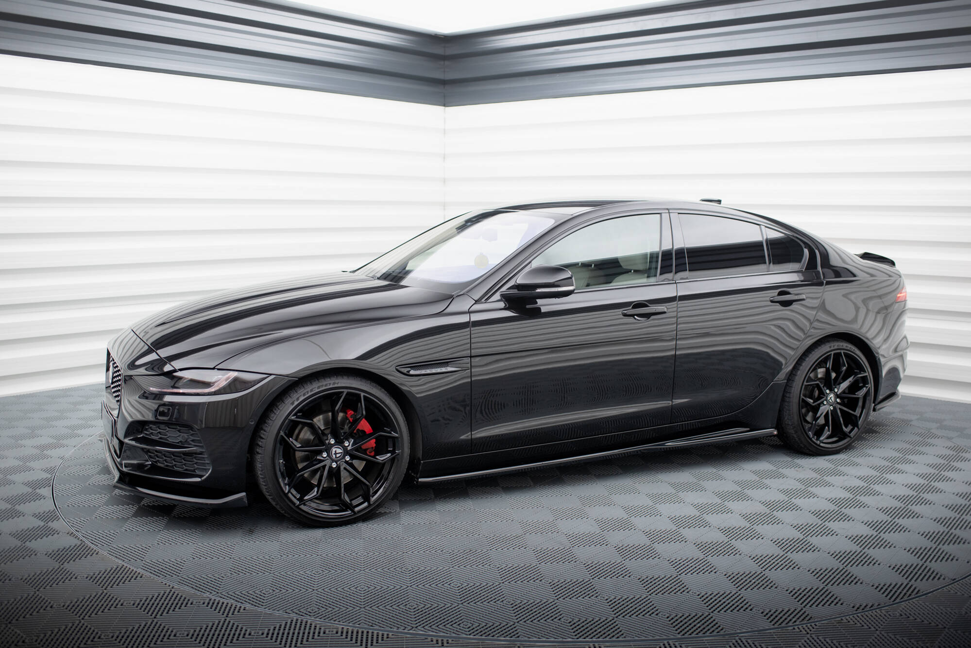 pol_po_Side-Skirts-Diffusers-Jaguar-XE-X760-Facelift-20609_4 pol_po_Side-Skirts-Diffusers-Jaguar-XE-X760-Facelift-20609_4