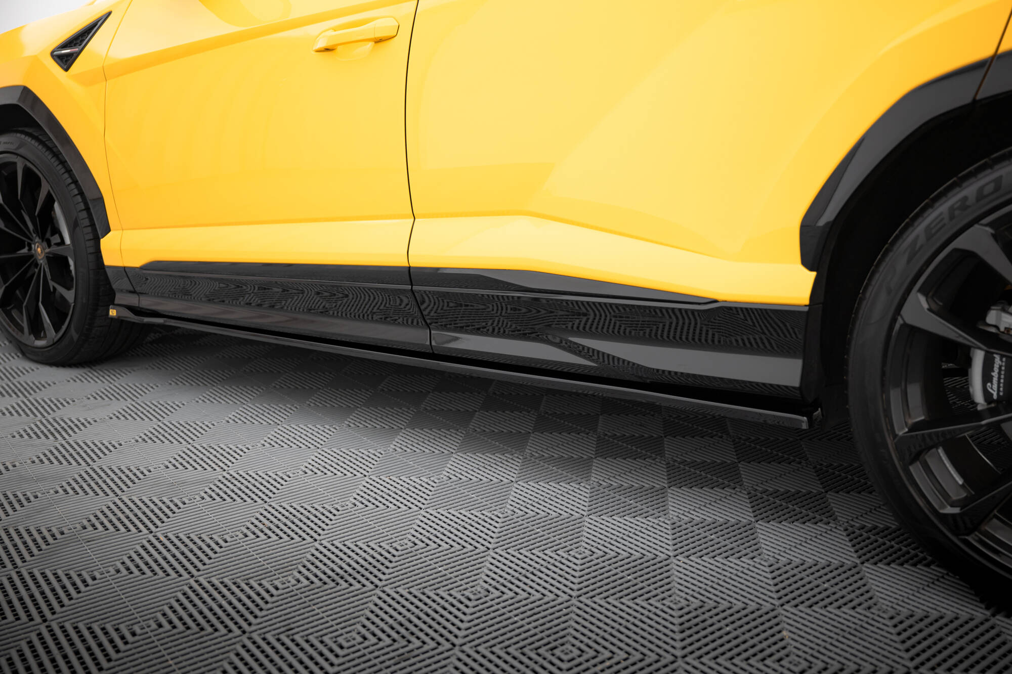 pol_po_Side-Skirts-Diffusers-Lamborghini-Urus-Mk1-16130_5 pol_po_Side-Skirts-Diffusers-Lamborghini-Urus-Mk1-16130_5